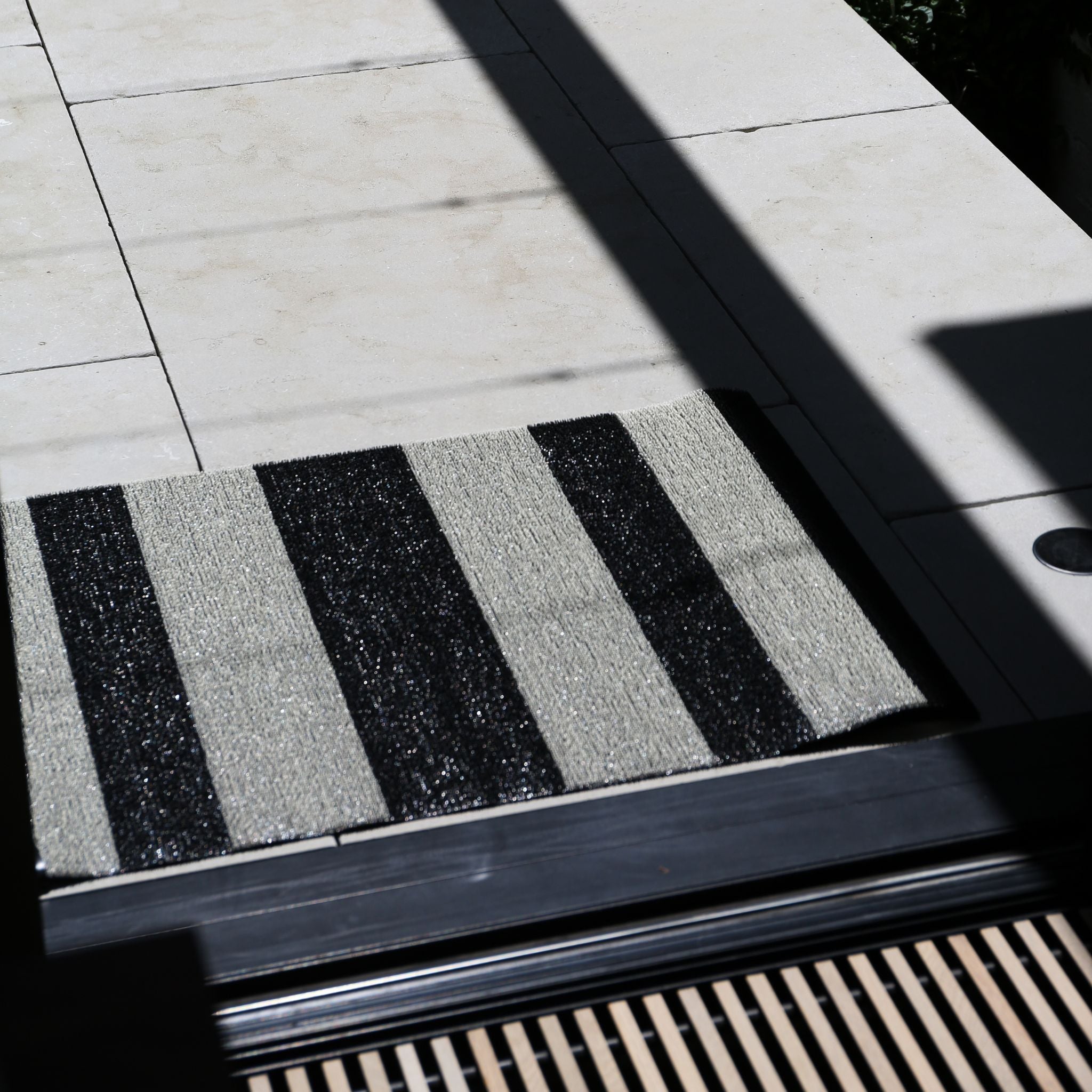 CHILEWICH Shag In Out Utility Door Mat - Bold Stripe Black/White, 61x91cm - Non-Slip Indoor/Outdoor Entryway Rug for Home, Office & Patio