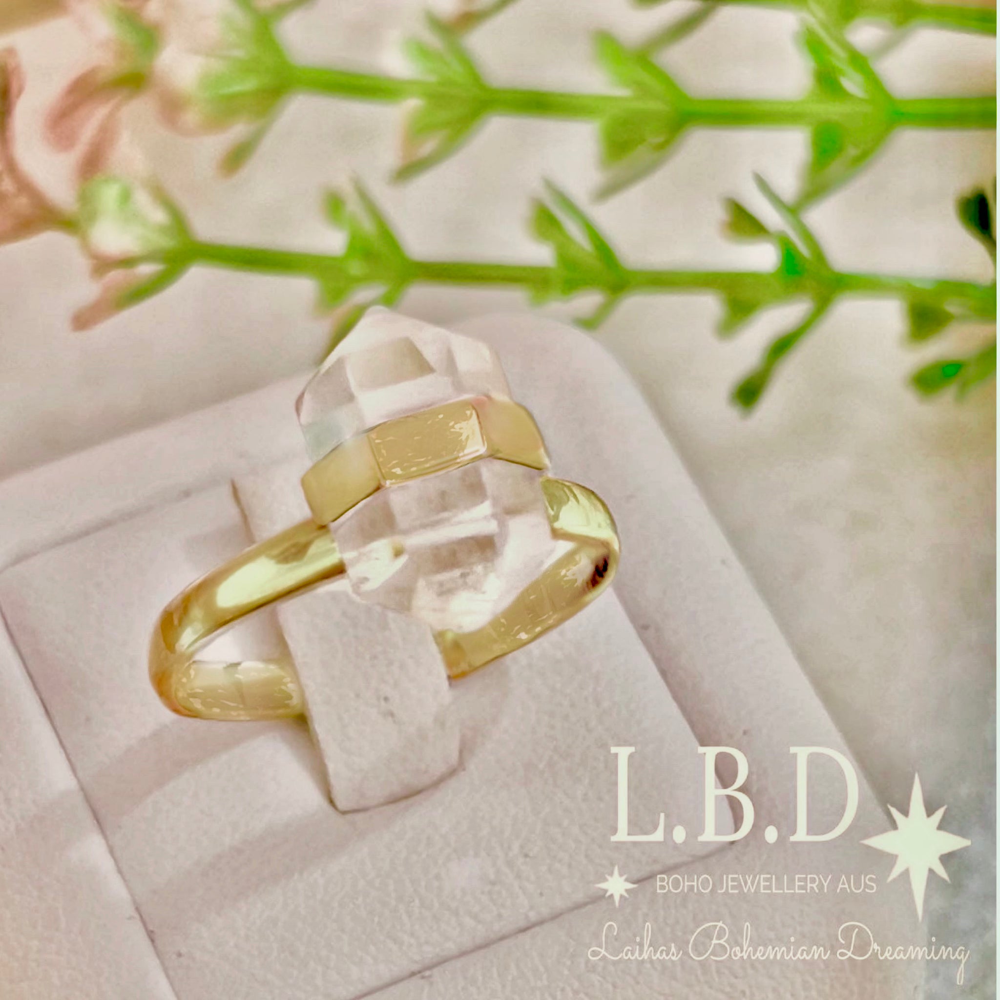 Laihas Gold Crystal Clear Quartz Ring for Women - Elegant Healing Stone Jewelry for Meditation, Yoga & Spiritual Gifts