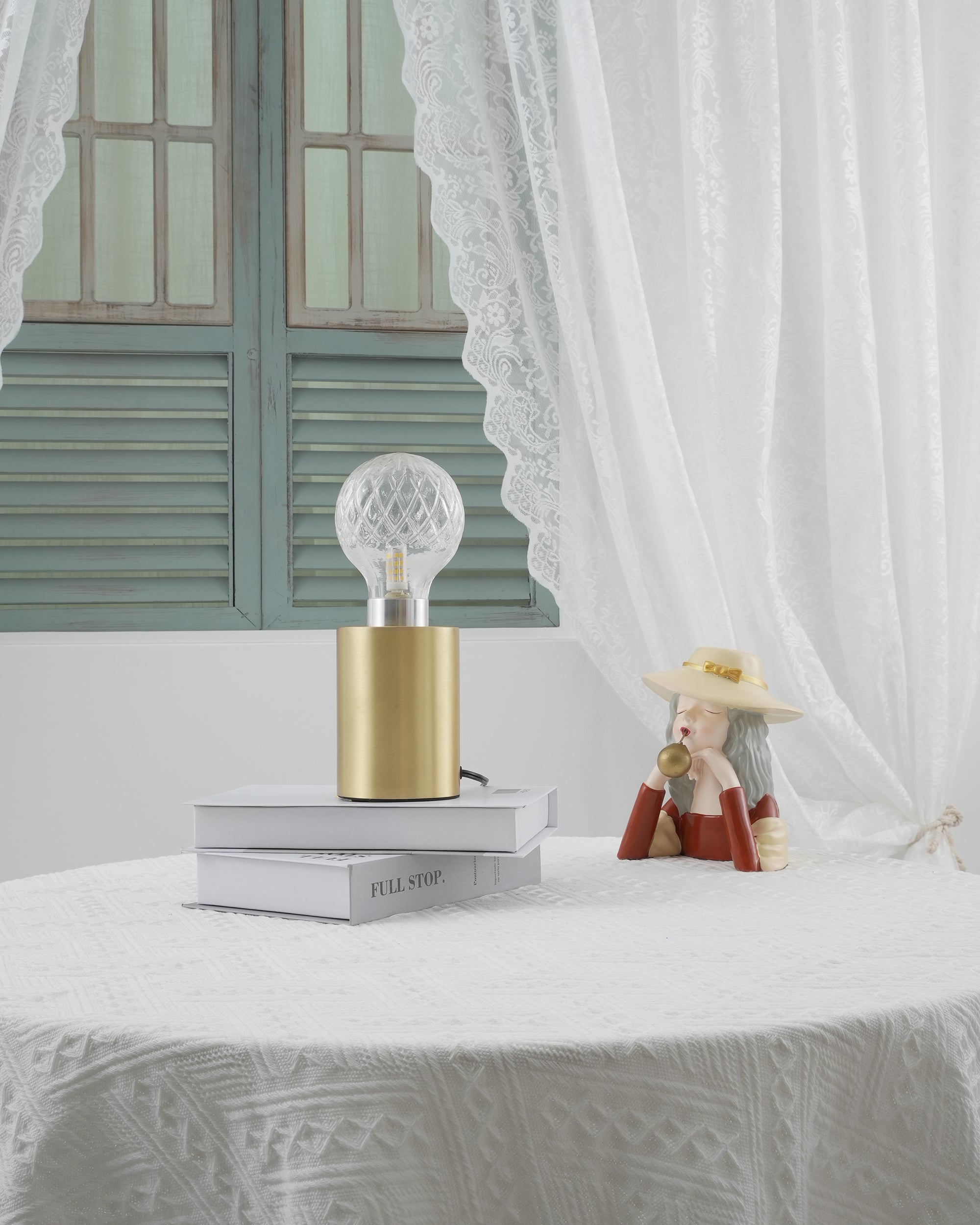 Elegant Crystal Bulb Table Lamp - Modern LED Bedside Light for Living Room, Bedroom, or Office Decor - Perfect for Reading, Relaxing, and Ambient Lighting