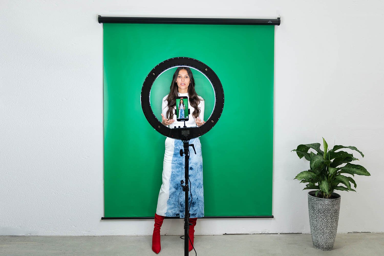 Mountable Pull Down Backdrop Screen - Chroma Key Green 180x200cm - Instant Studio Photography Background for YouTube Videos, Live Streaming & Photo Shoots
