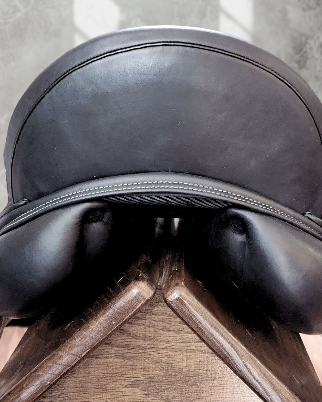 Equipe Kalifornia Custom Dressage Saddle - Size 17.5 Medium for English Riding & Horse Training | Premium Leather Equestrian Saddle for Dressage Competitions & Professional Riders
