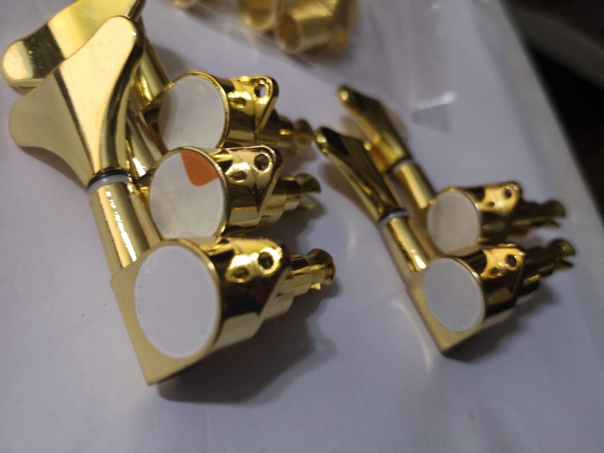 Premium 6-Piece Sealed Bass Tuning Pegs Machine Heads for 6-String Guitar - 3L+3R Gold Plated Tuners - Perfect for Bass Guitar Maintenance & String Replacement