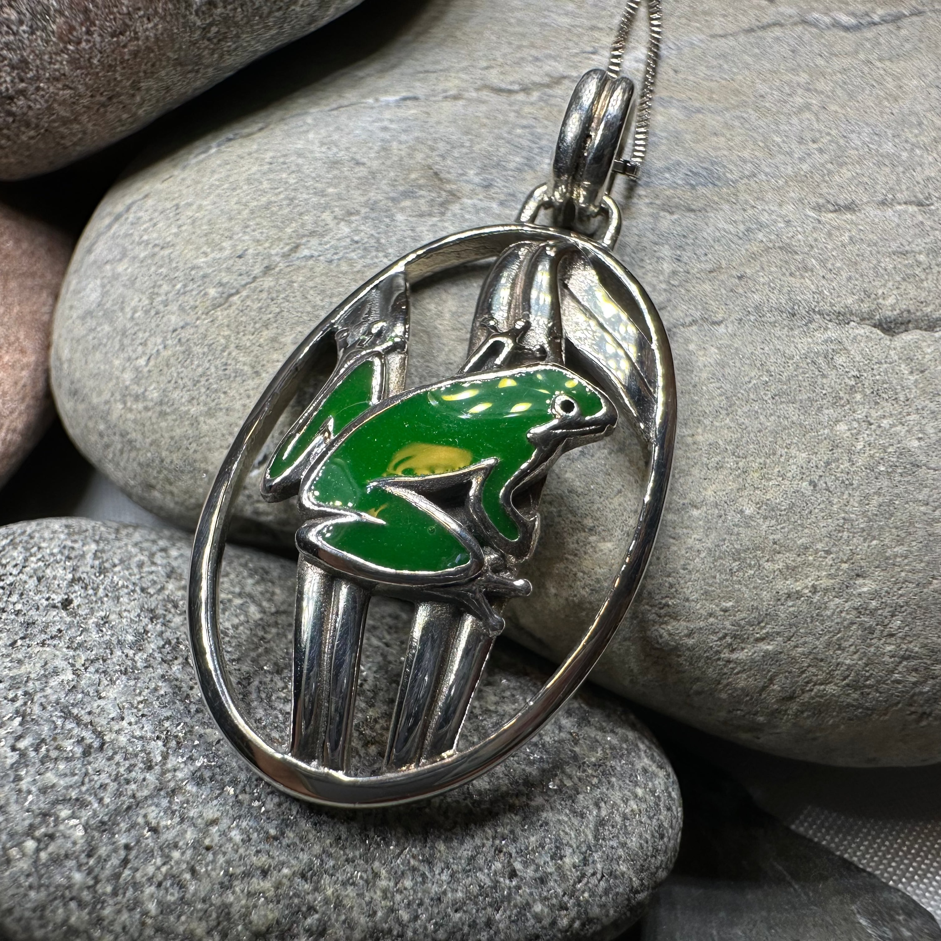 Enamel Frog Necklace - Cute Animal Jewelry for Women, Handmade Frog Pendant Necklace, Unique Gift for Her - Perfect for Casual Wear, Parties & Nature Lovers