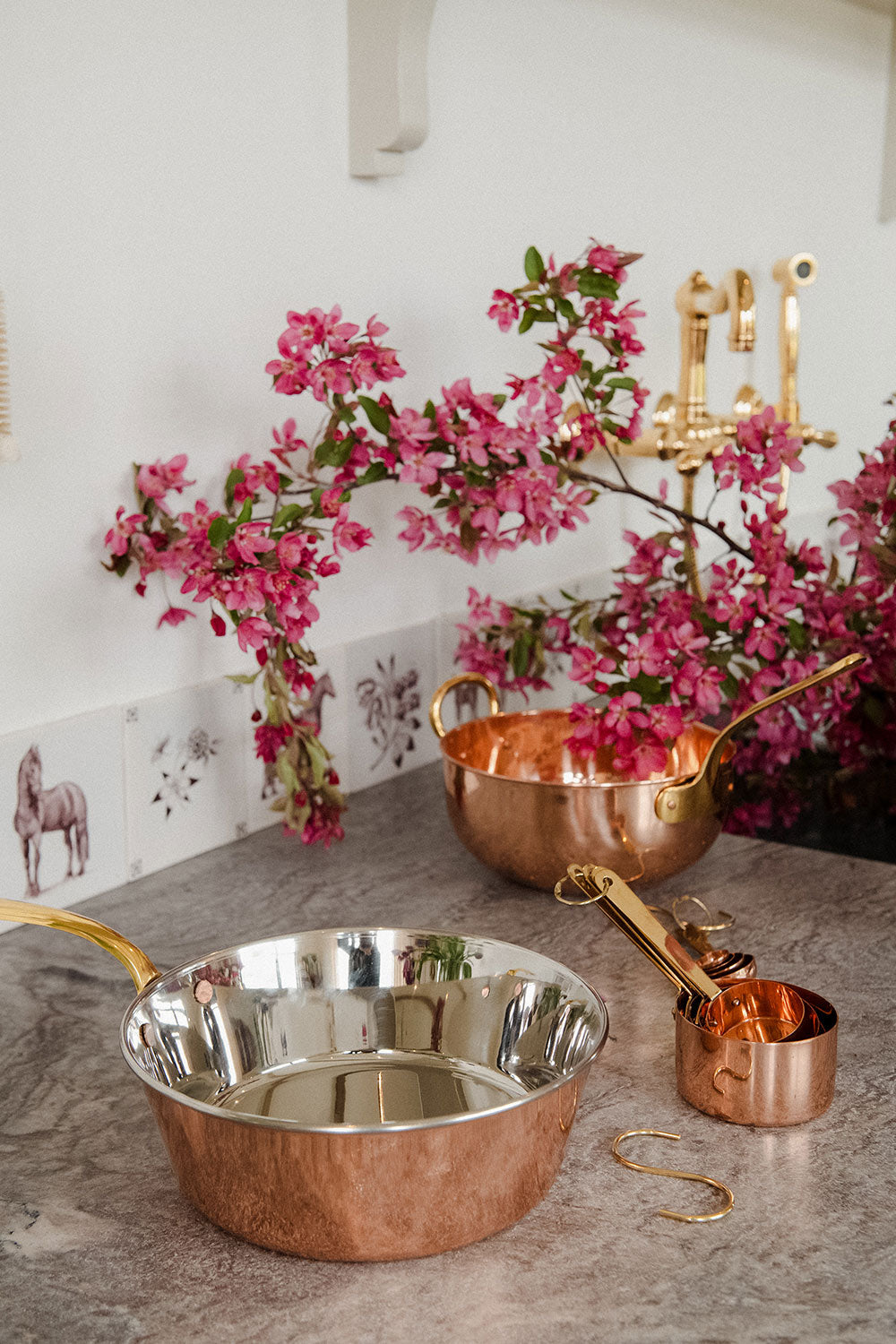 Copper Warming Pan for Hands & Feet - Natural Heat Therapy for Cold Weather & Pain Relief - Perfect for Winter, Arthritis & Relaxation