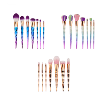 7-Piece Professional Makeup Brush Set with Diamond Foundation Brush - Soft Bristles for Flawless Makeup Application - Perfect for Contouring, Blending & Everyday Beauty Routine