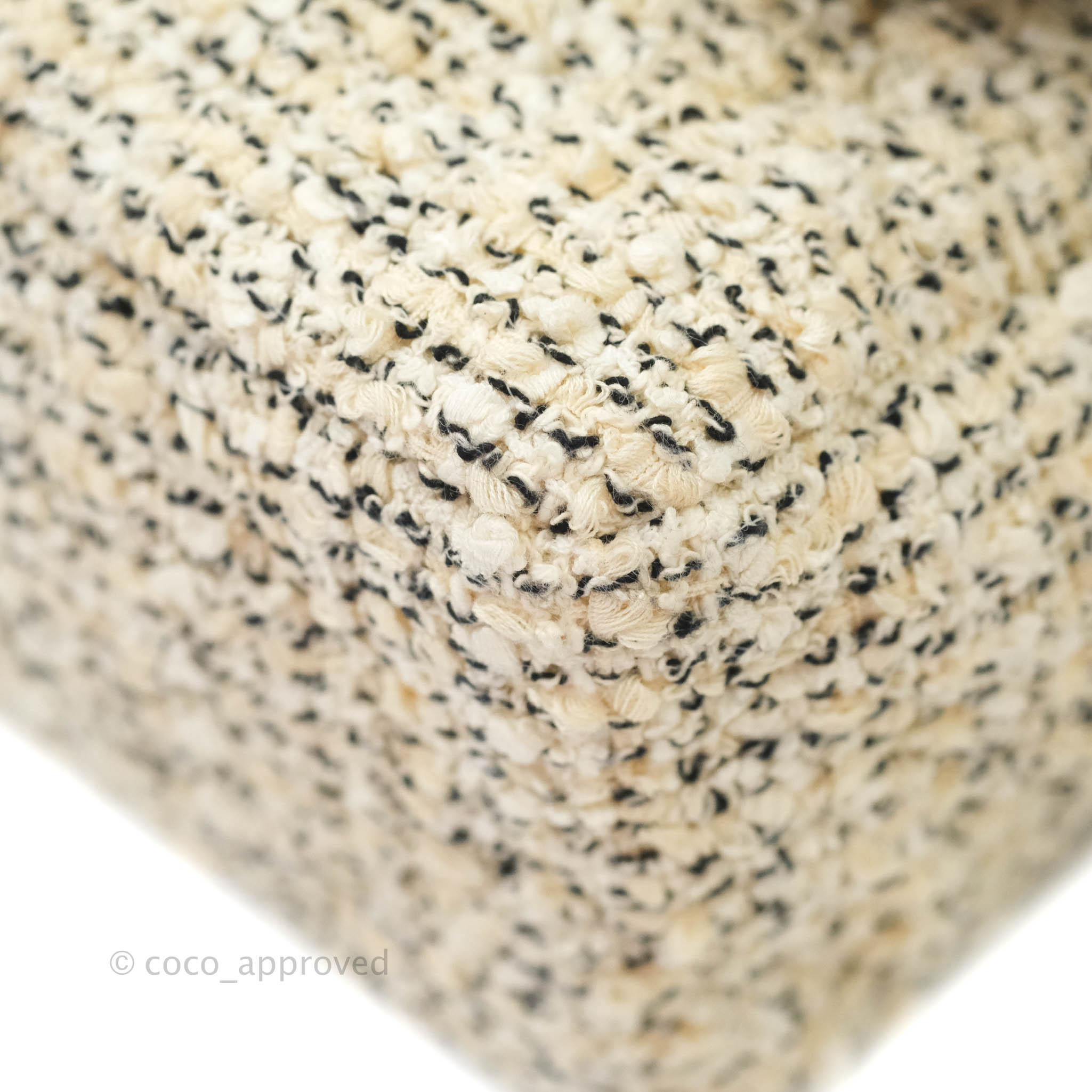 Chanel 19 Small Tweed Handbag in Oreo Cream with Mixed Hardware - Perfect for Everyday Luxury & Special Occasions