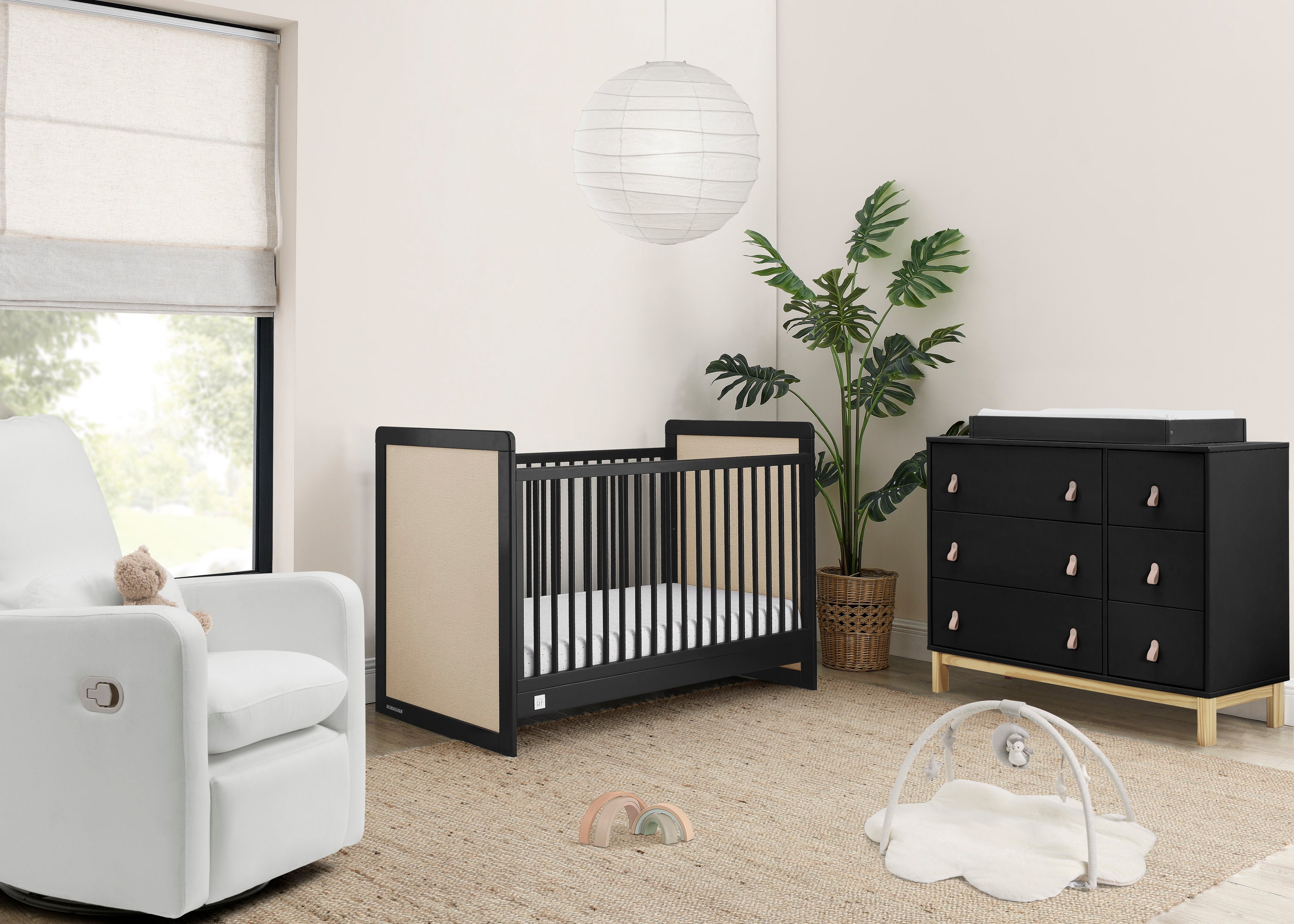 BabyGap Liam 4-in-1 Convertible Crib - Nursery Essential for Newborn to Toddler - Perfect for Bedrooms, Daycares & Guest Rooms