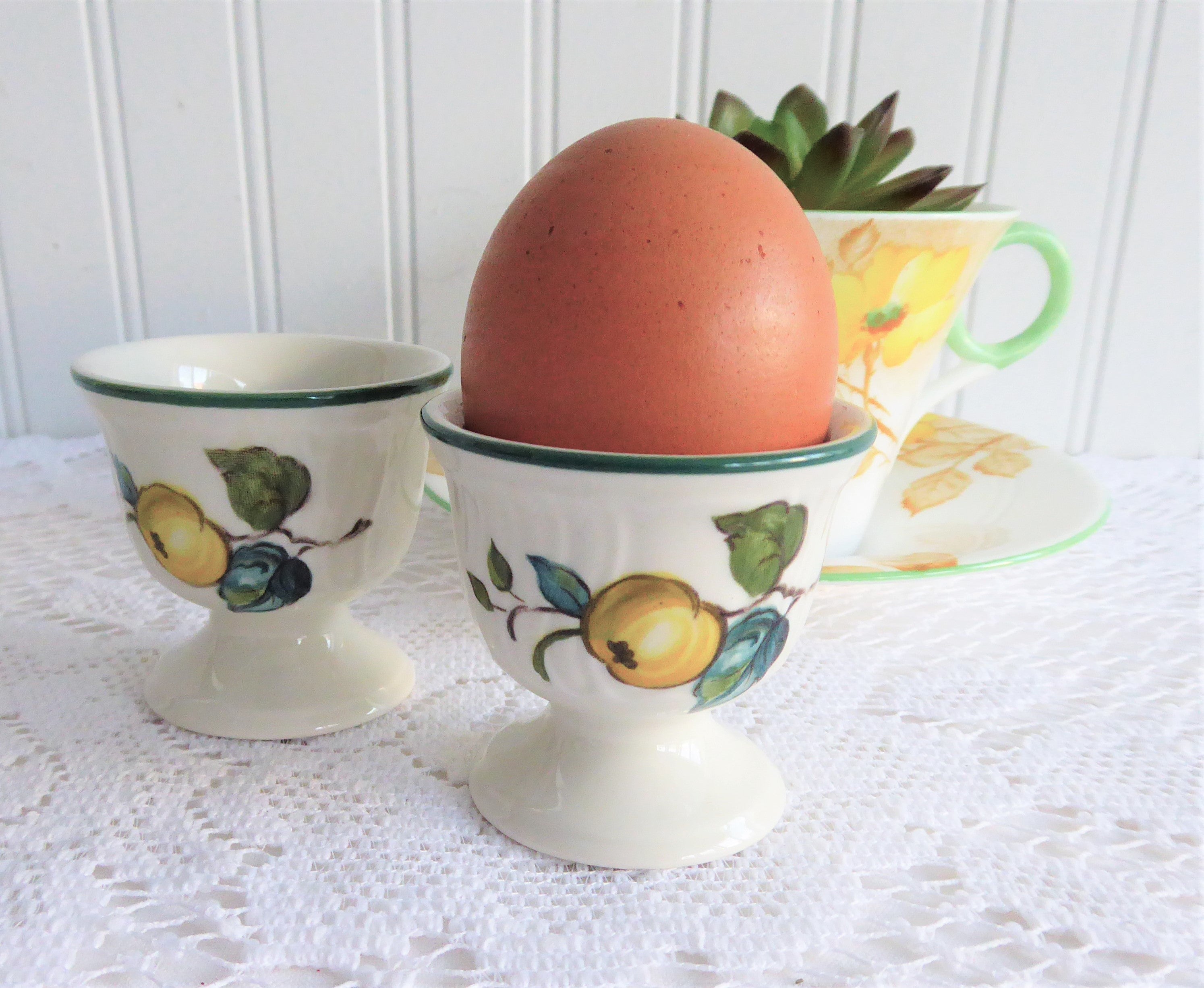 Vintage Villeroy & Boch Jamaica Pattern Egg Cup - Single Pedestal Egg Holder for Breakfast, Tea Time & Collectibles (1980s Retro Tableware)