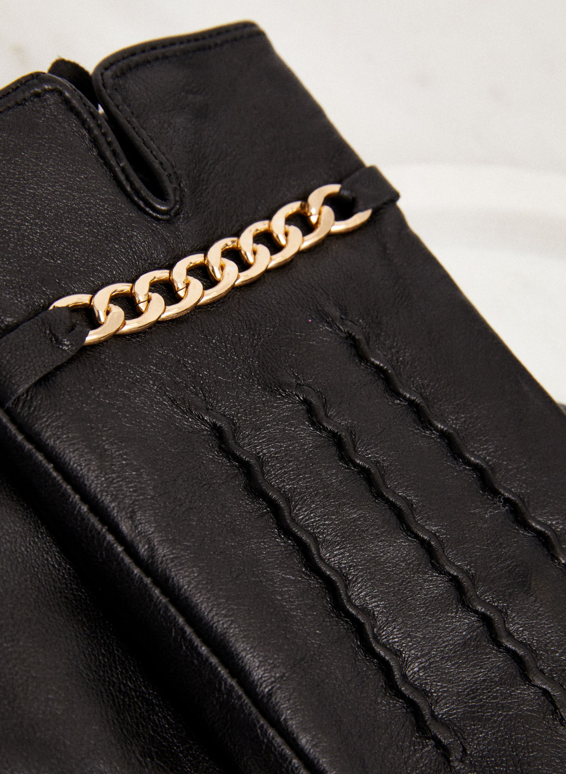 Premium Genuine Leather Gloves with Chain Detail - Fashionable & Durable for Motorcycle Riding, Winter Driving & Outdoor Activities