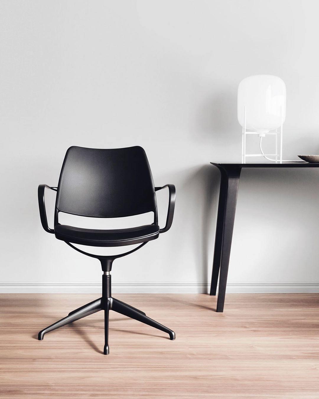 Modern Oda Table Lamp - Stylish LED Nightstand Light for Bedroom, Living Room & Office - Warm White & Cool White Dimmable Lighting for Reading & Relaxation