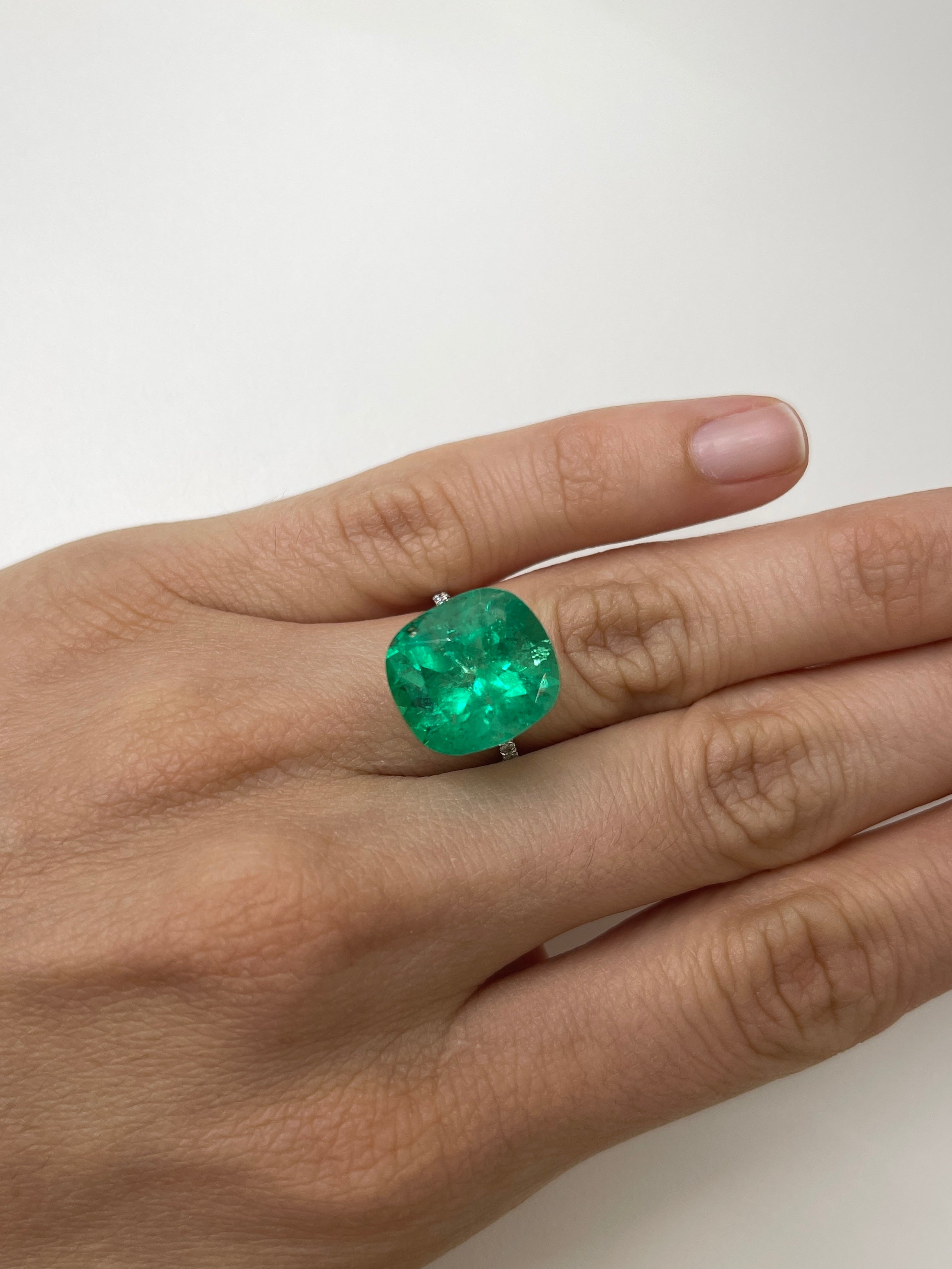 12.27 Carat Muzo Colombian Emerald - Natural Loose Green Cushion Cut Gemstone (15x14mm) for Jewelry Making, Engagement Rings & Luxury Gifts