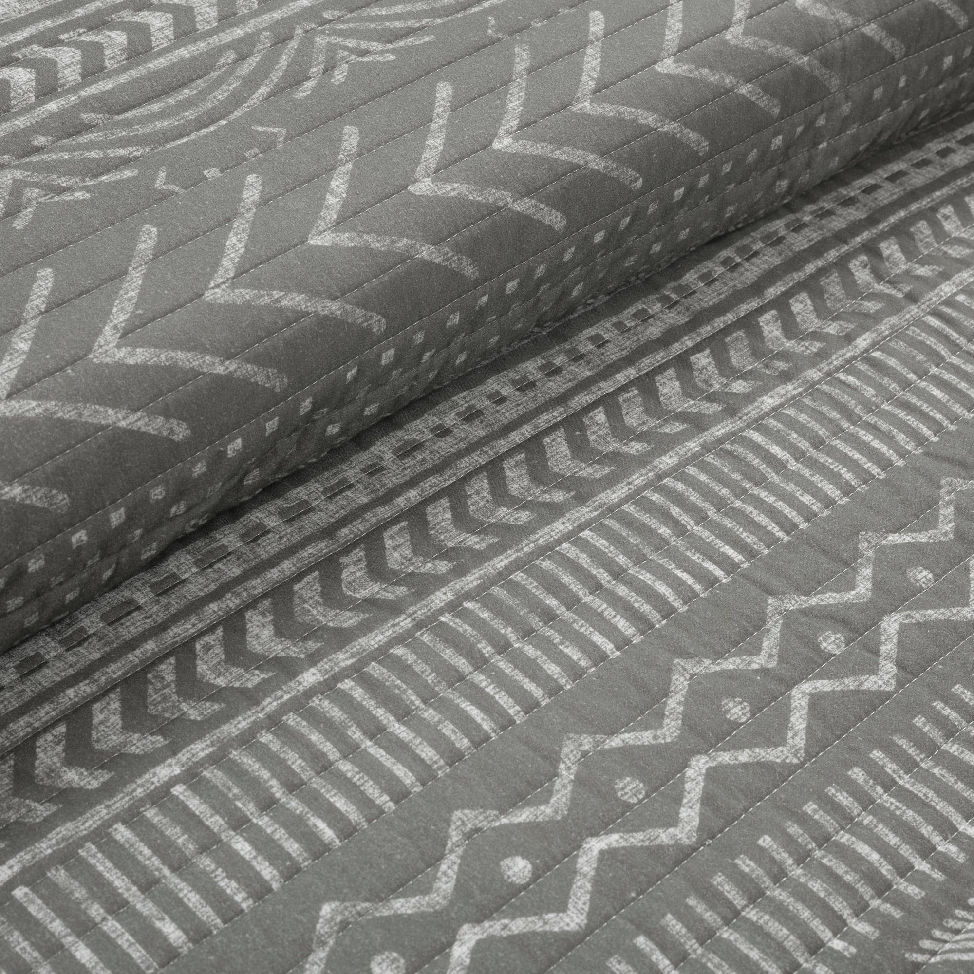 Hygge Geo Quilt 3 Piece Set - Soft Geometric Pattern Bedding for Cozy Bedroom Decor | Perfect for Master Bedroom, Guest Room & Dorm