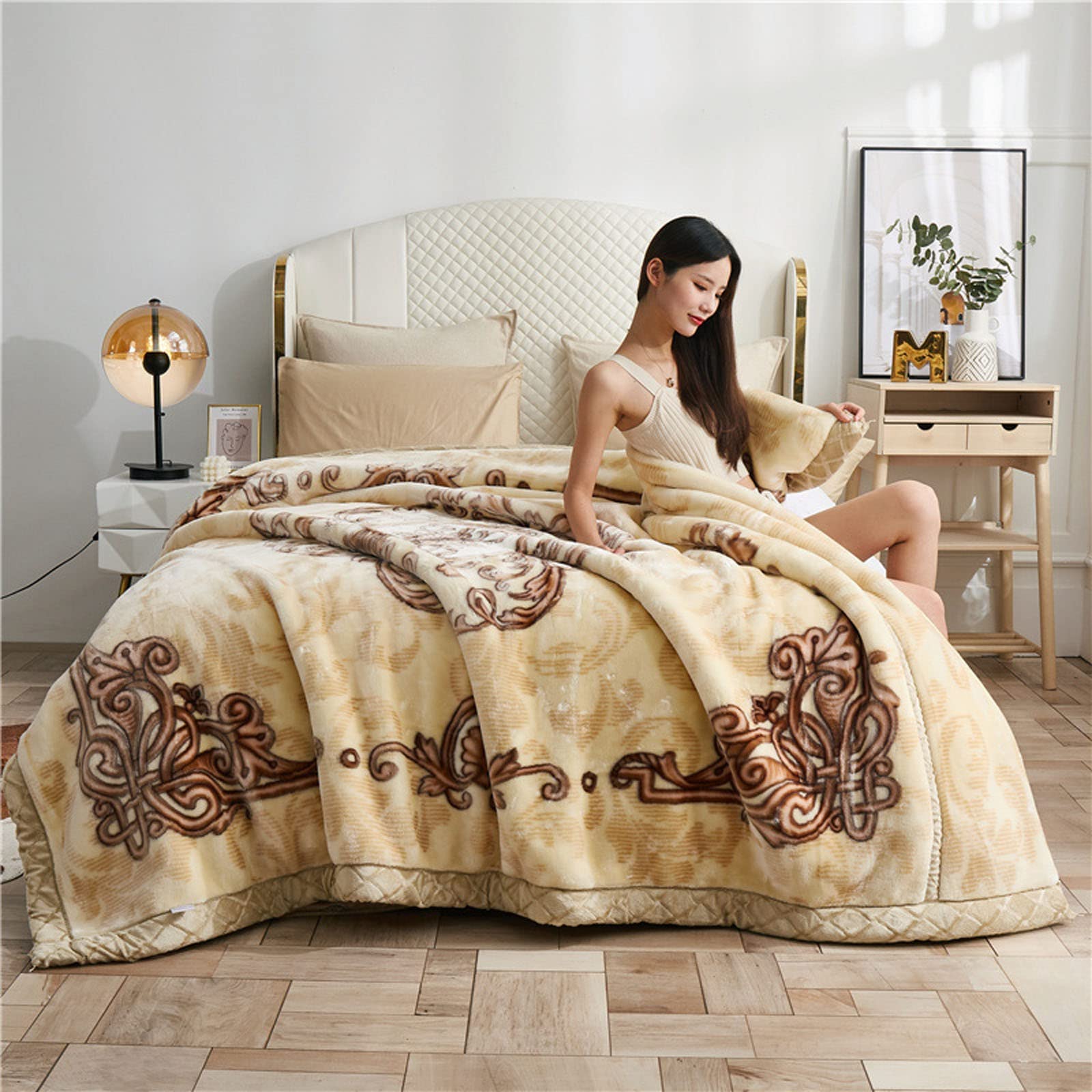 Premium Korean Mink Fleece Blanket - Heavyweight 2 Ply Plush Blanket (60x80 Inches, 5 lbs) - Ultra Soft & Warm Red Mouse Head Design for Winter Bedding, Home Decor, Cozy Gift Idea - Perfect for Cold Nights, Sofa Lounging & Holiday Presents