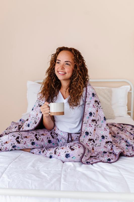 To The Stars Quilted Oversized Blanket - Super Soft & Cozy Large Throw Blanket for Bed, Couch, and Outdoor Use - Perfect for Camping, Picnics, and Home Decor