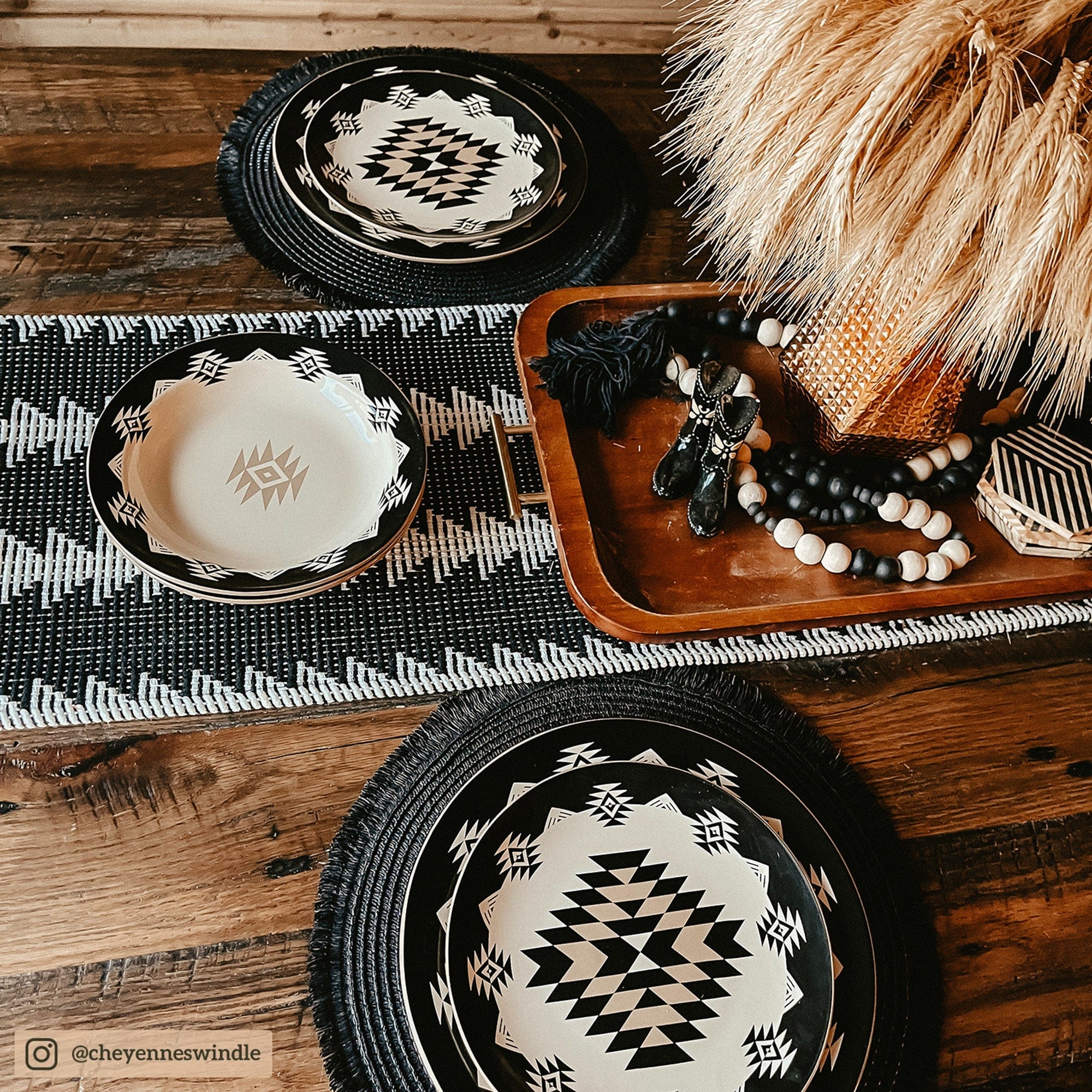 Chalet Aztec 16-Piece Dinnerware Set - Elegant Stoneware Plates, Bowls & Mugs - Perfect for Family Dinners, Entertaining & Everyday Use