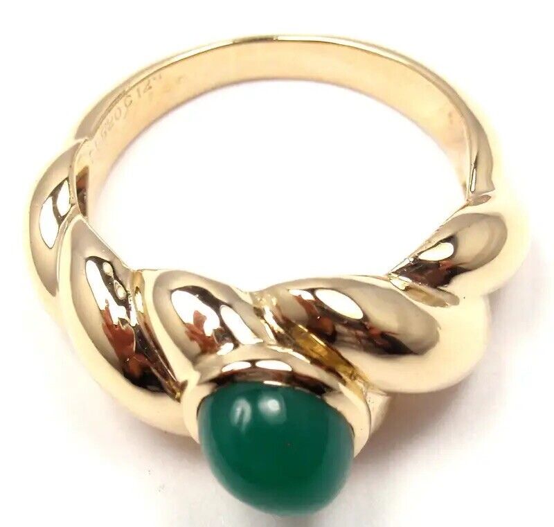 Authentic Van Cleef & Arpels 18k Yellow Gold Green Chalcedony Ring - Vintage Luxury Jewelry for Women, Perfect for Weddings, Anniversaries & Special Occasions