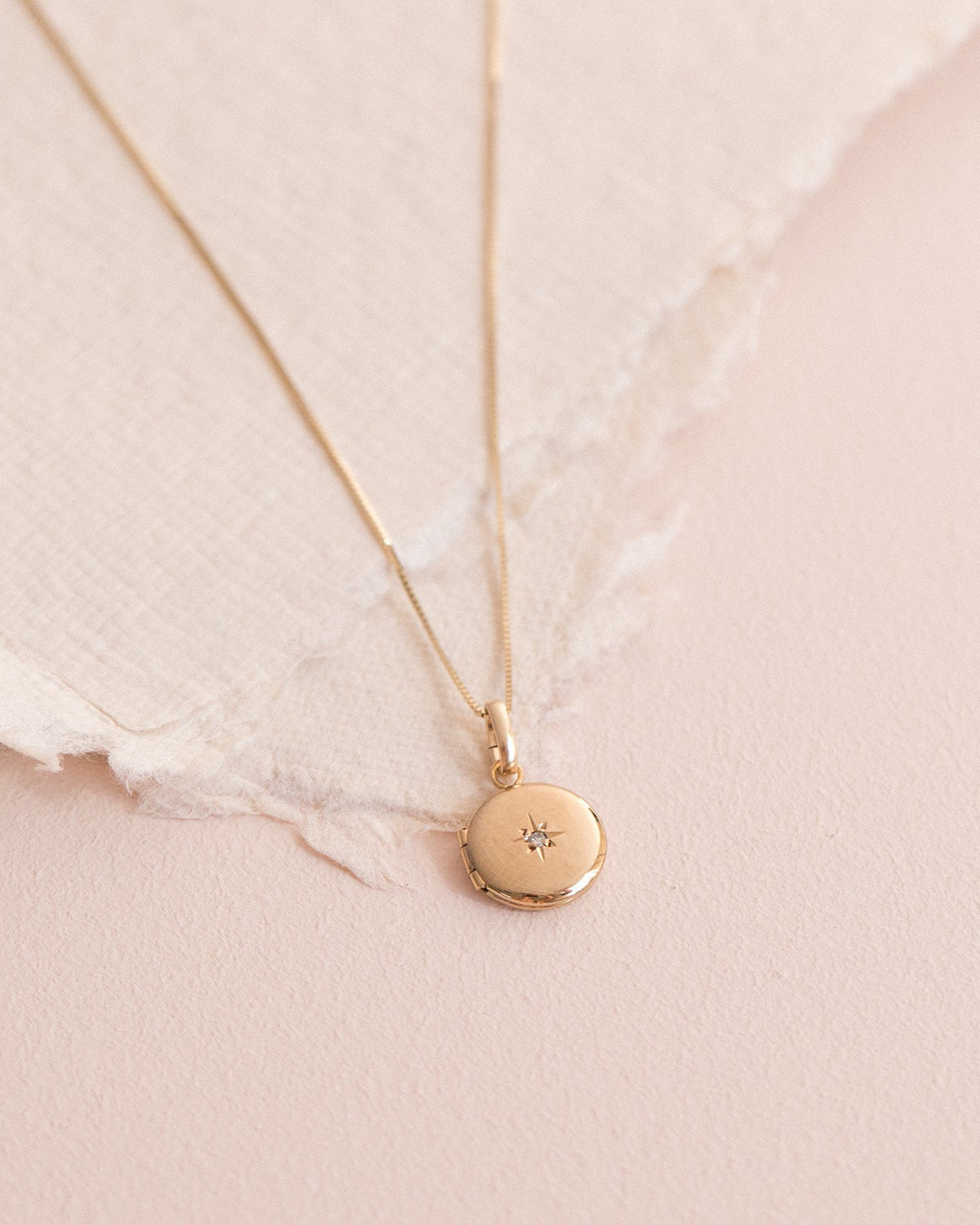14K Gold Petite Round Diamond Locket Necklace for Women - Elegant Heart Pendant Jewelry Gift for Her | Perfect for Anniversaries, Valentine's Day & Special Occasions