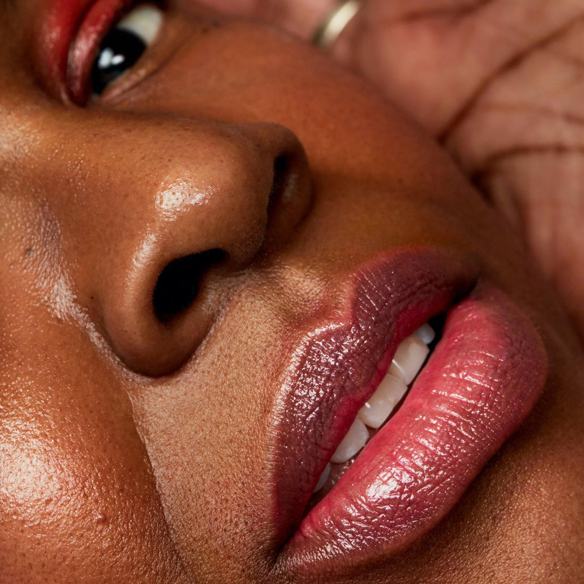 High Shine Gloss Lipstick - Long Lasting Hydrating Lip Color for Women, Vegan & Cruelty-Free (12 Vibrant Shades) - Perfect for Daily Wear, Parties & Special Occasions