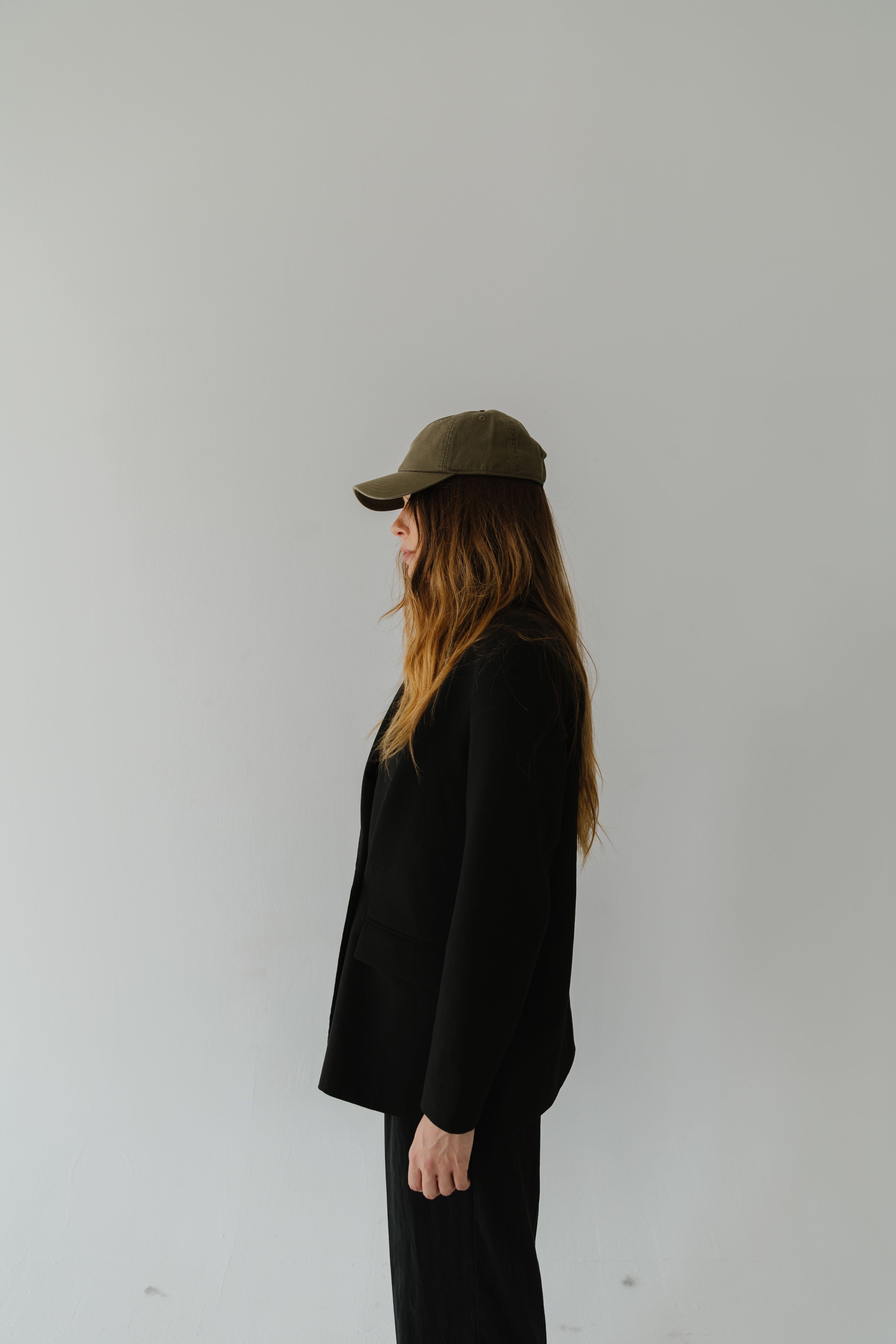 Stylish Amy Baseball Cap for Men & Women - Trendy Adjustable Dad Hat for Outdoor Sports & Casual Wear