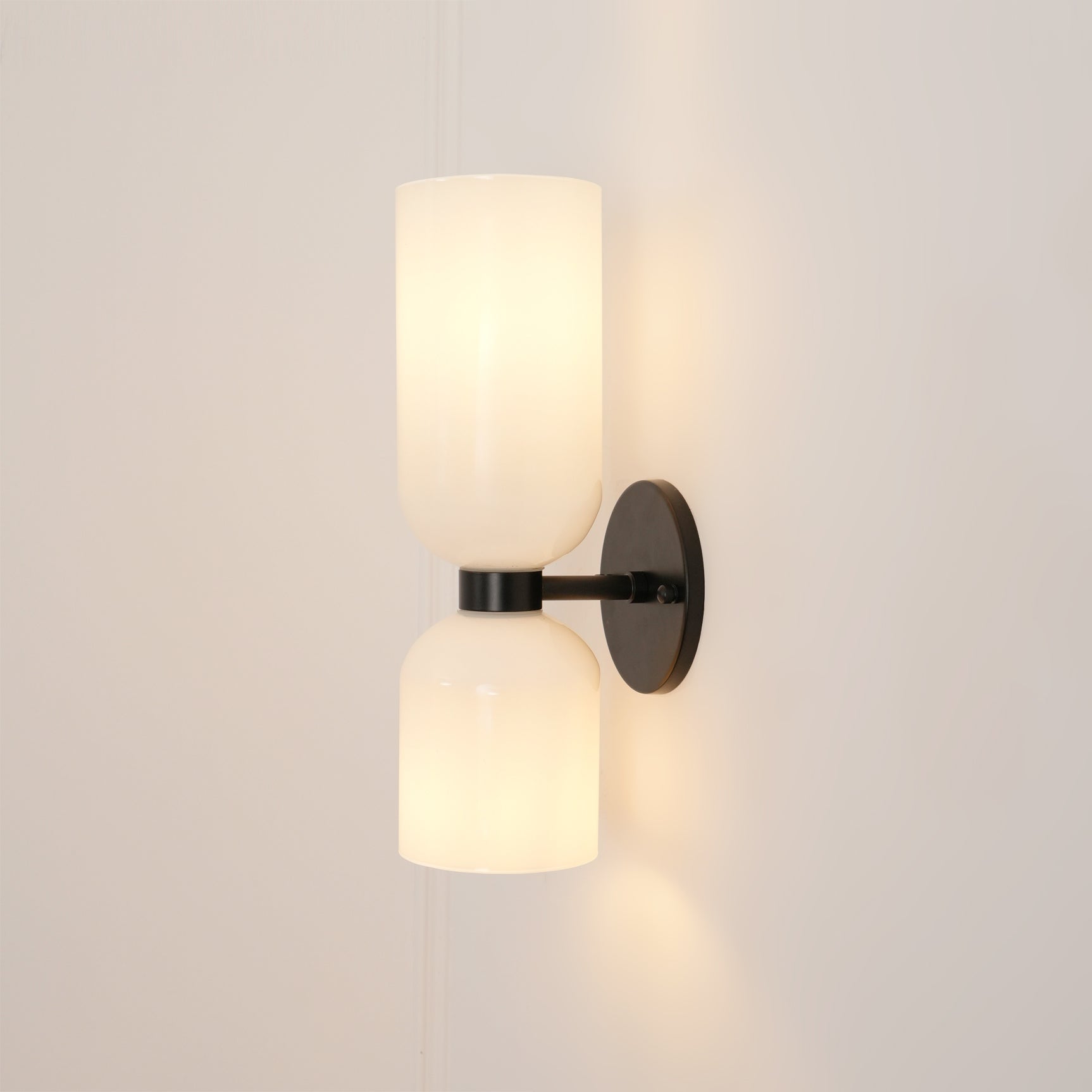 Edie Plug In Wall Sconce - Modern Plug-In Wall Light for Bedroom, Living Room, or Hallway - Energy Efficient LED Night Light with On/Off Switch - Perfect for Ambient Lighting and Home Decor