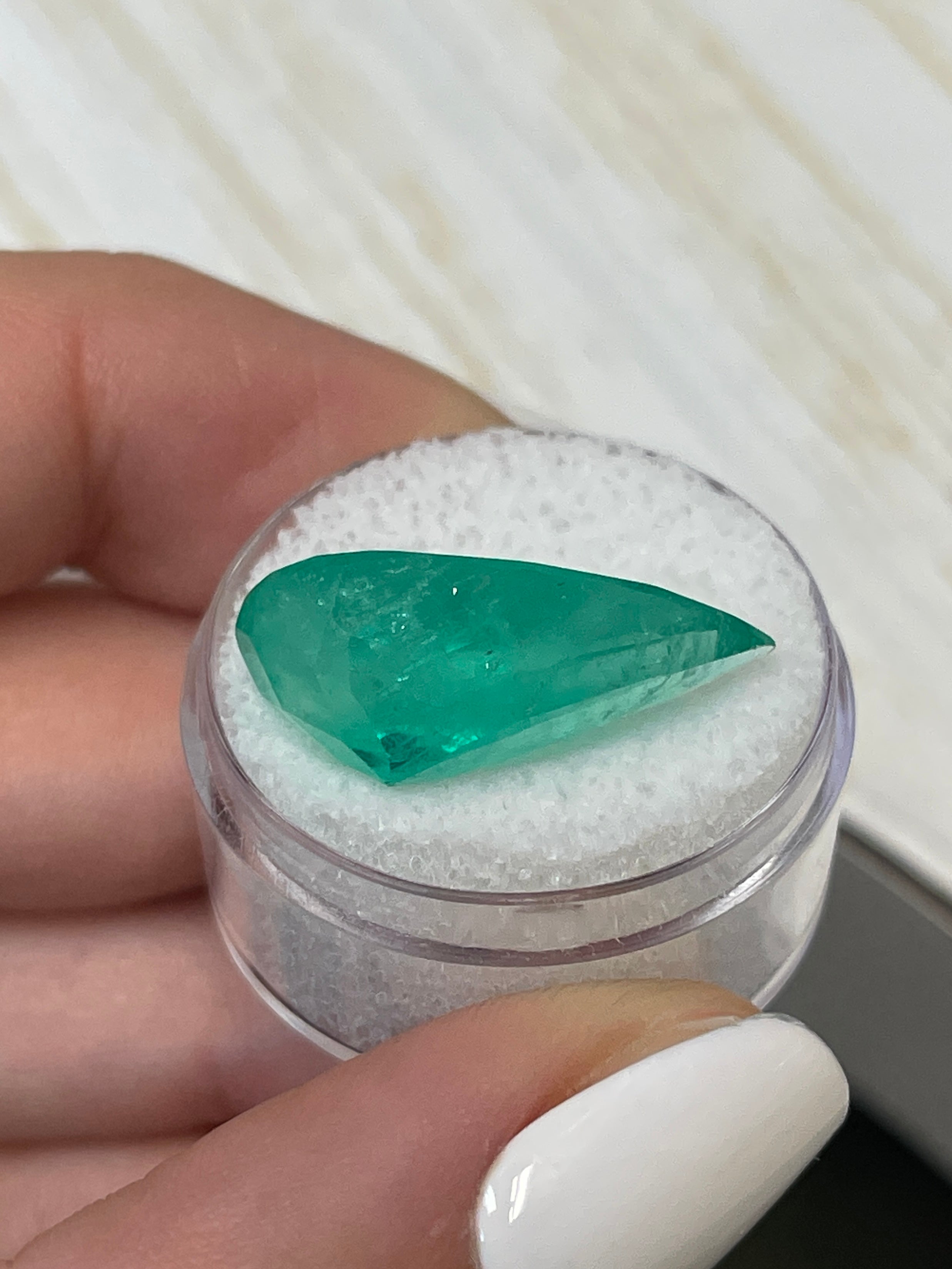 13.05 Carat Natural Colombian Emerald Pear Cut Loose Gemstone - Apple Green 23x12mm for Jewelry Making, Engagement Rings & Luxury Gifts