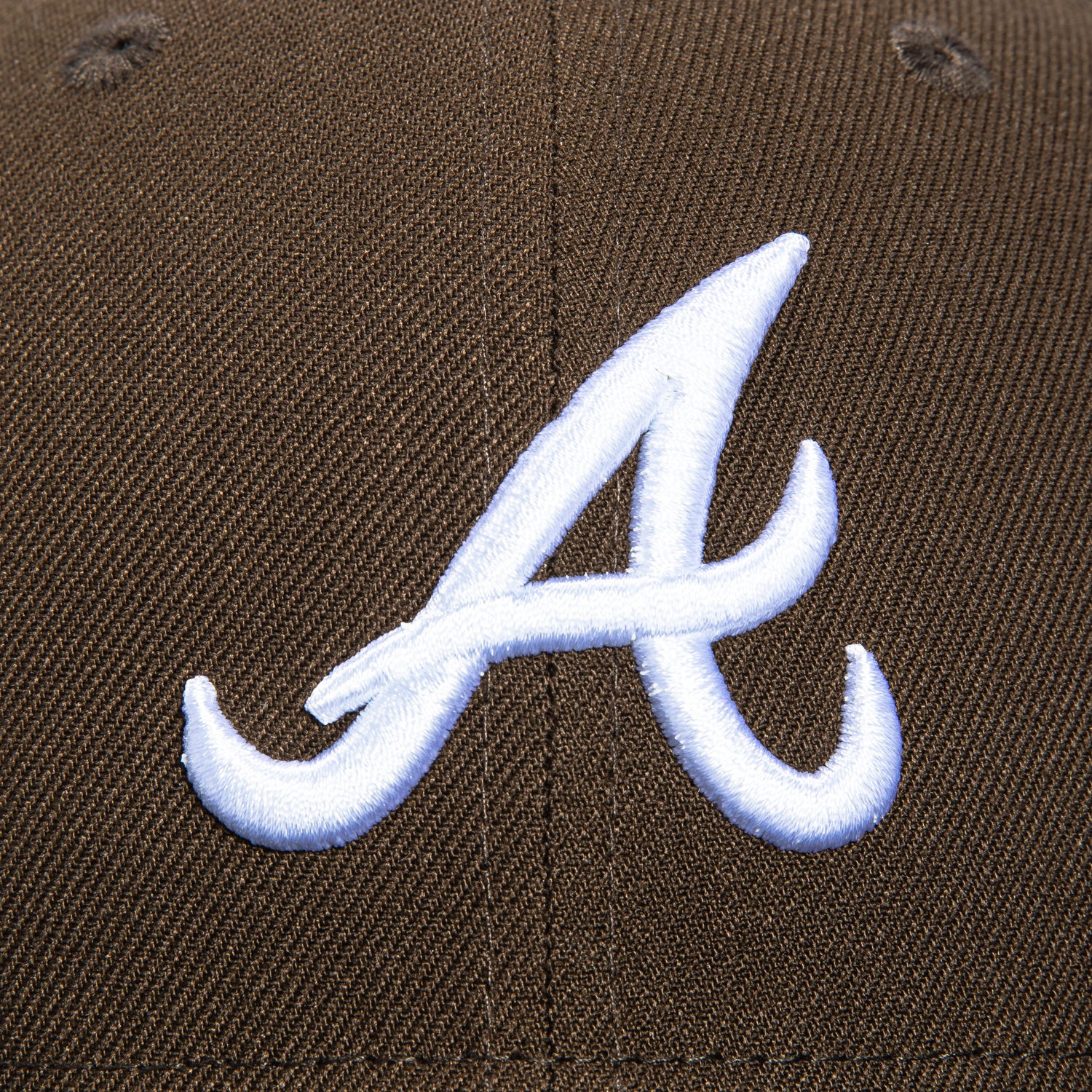 New Era 59Fifty MLB Atlanta Braves Baseball Cap - Adjustable Brown & Black Snapback Hat for Men & Women - Perfect for Baseball Games, Sports Events & Streetwear Fashion