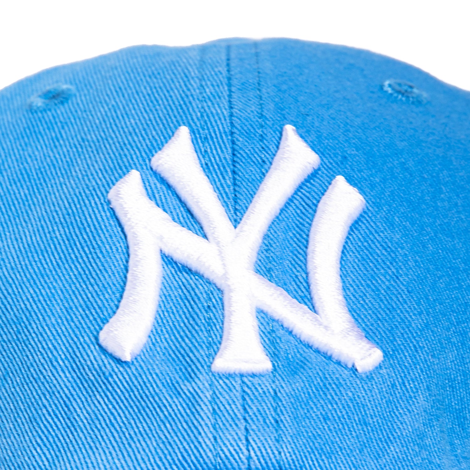 47 Brand New York Yankees Cleanup Adjustable Baseball Cap - Light Blue & White - Perfect for Baseball Games, Outdoor Activities & Casual Wear