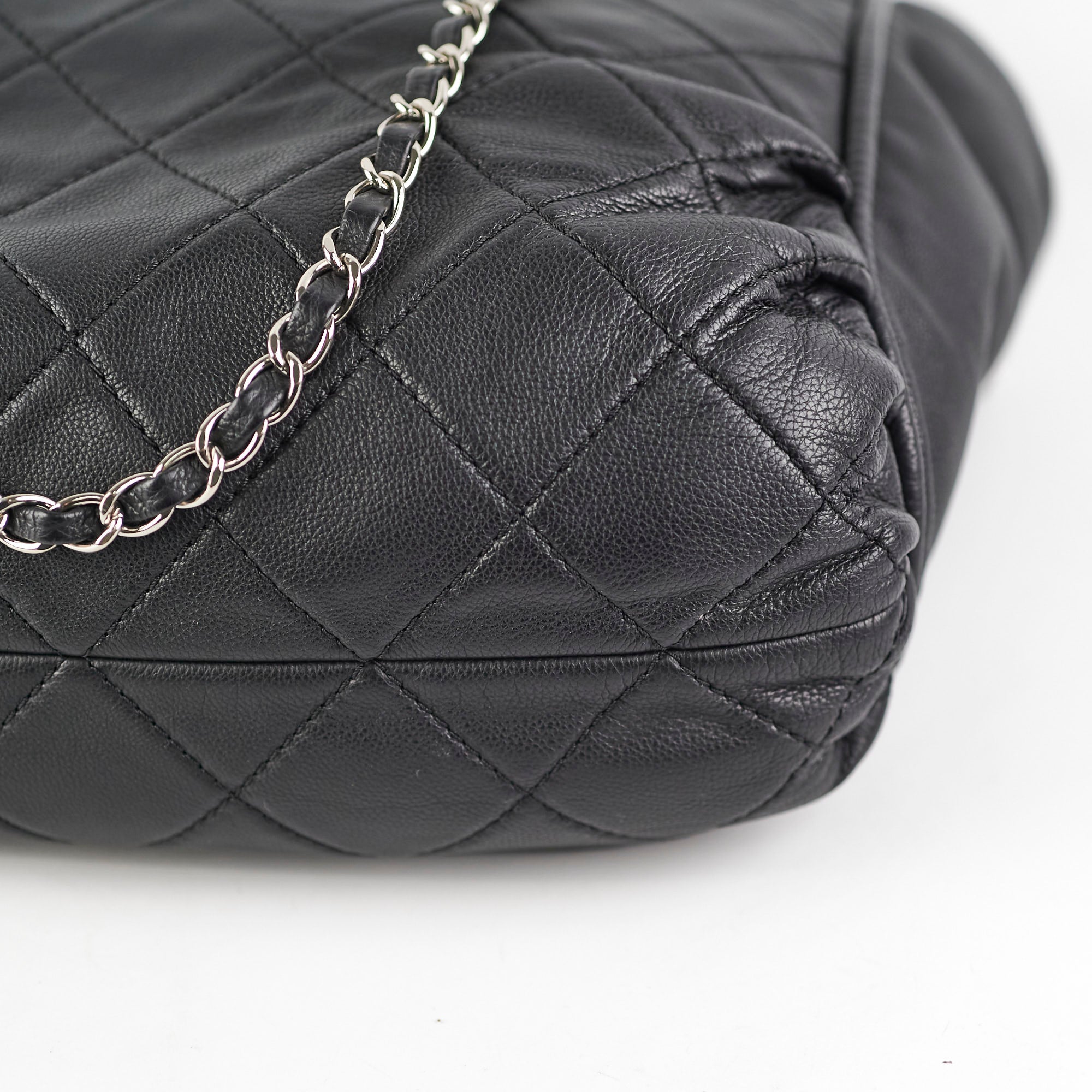 Chanel Quilted Chain Shoulder Bag Black Leather Crossbody Tote for Women - Perfect for Work, Travel & Evening Events