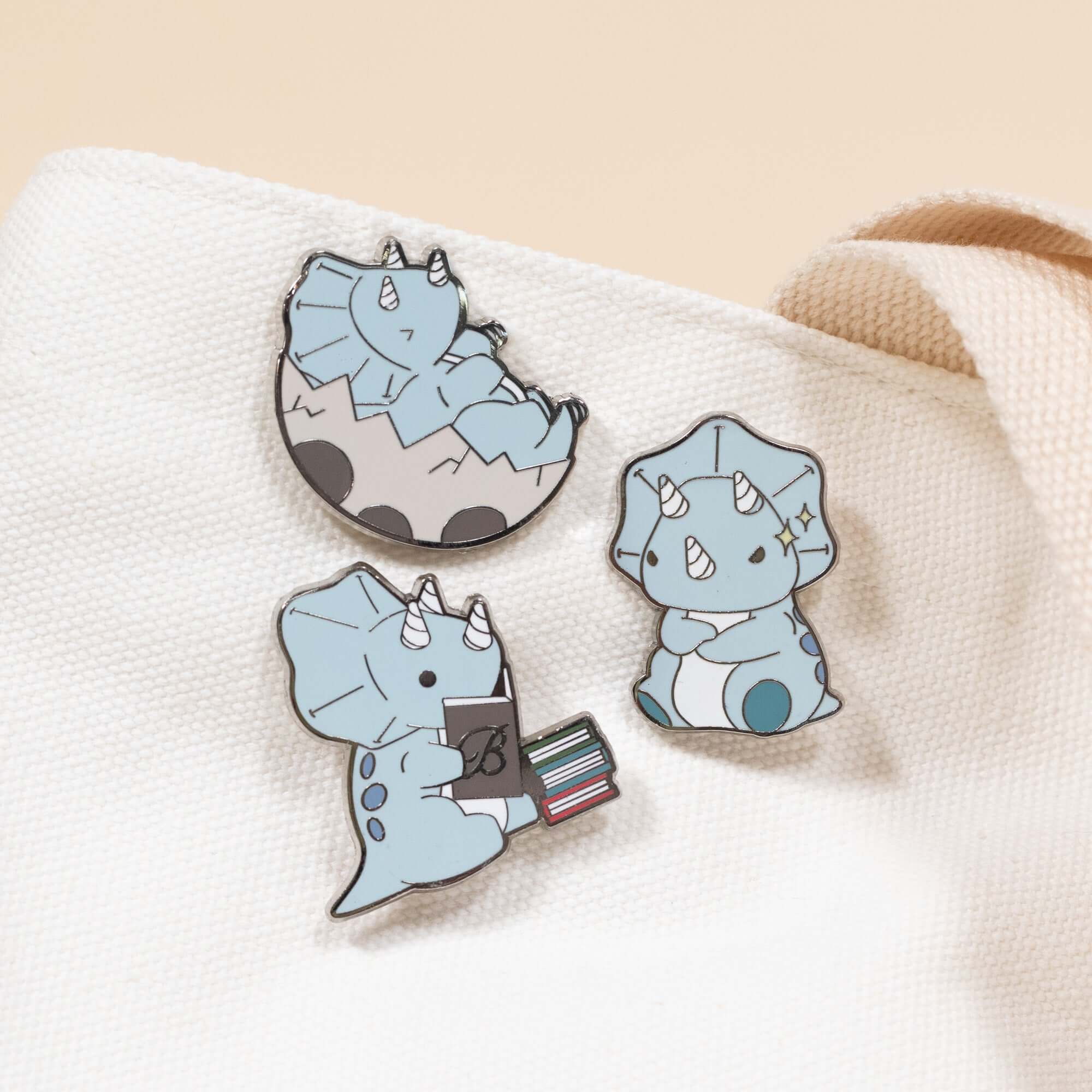 Seri Enamel Pin - Cute Pout Face Collectible Badge for Backpacks, Jackets & Denim - Kawaii Fashion Accessory for Anime Fans & Pin Collectors