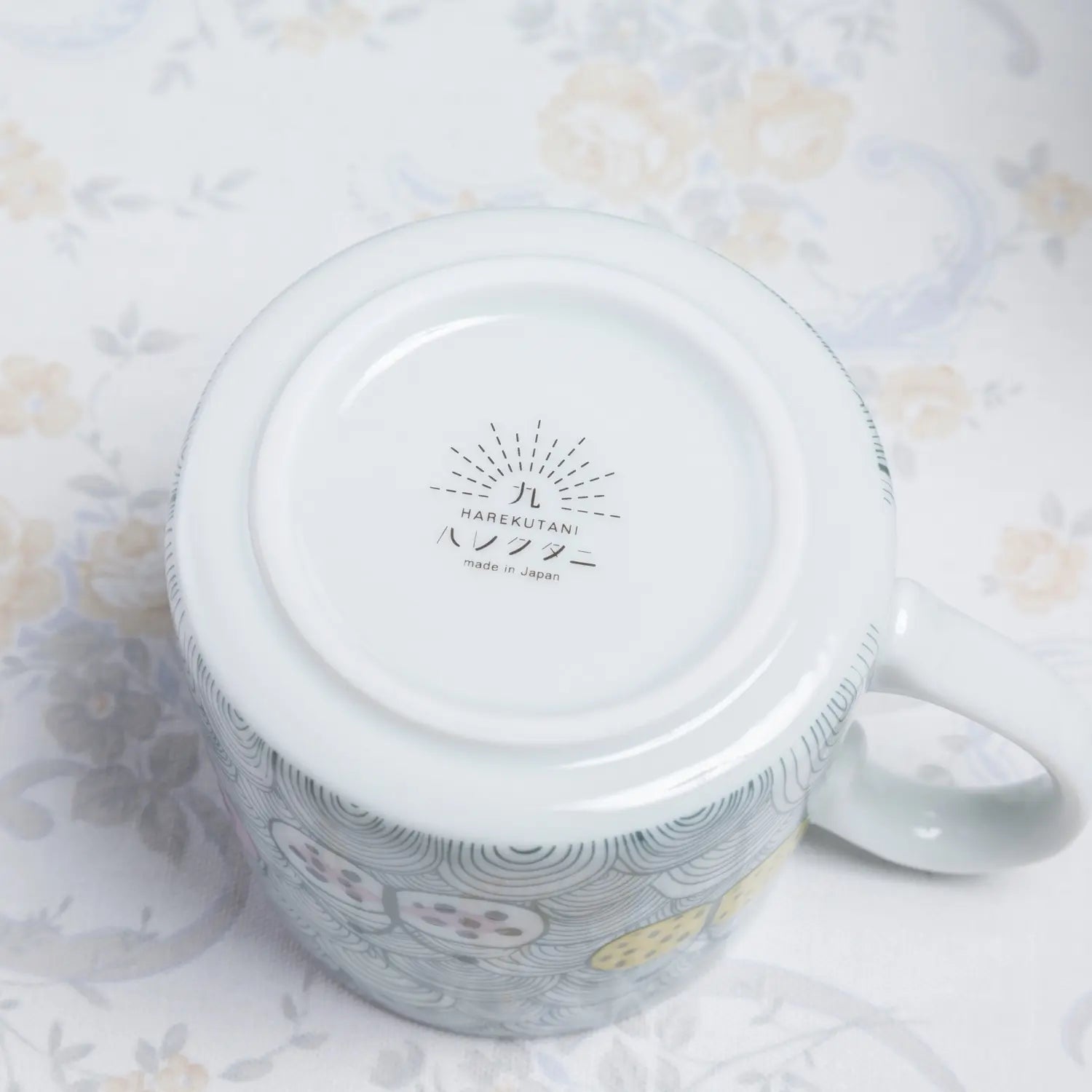 Harekutani Porcelain Butterfly Mug - Elegant Floral Tea Cup with Handle, Perfect for Coffee, Tea & Hot Drinks - Ideal Gift for Home, Office & Garden Use
