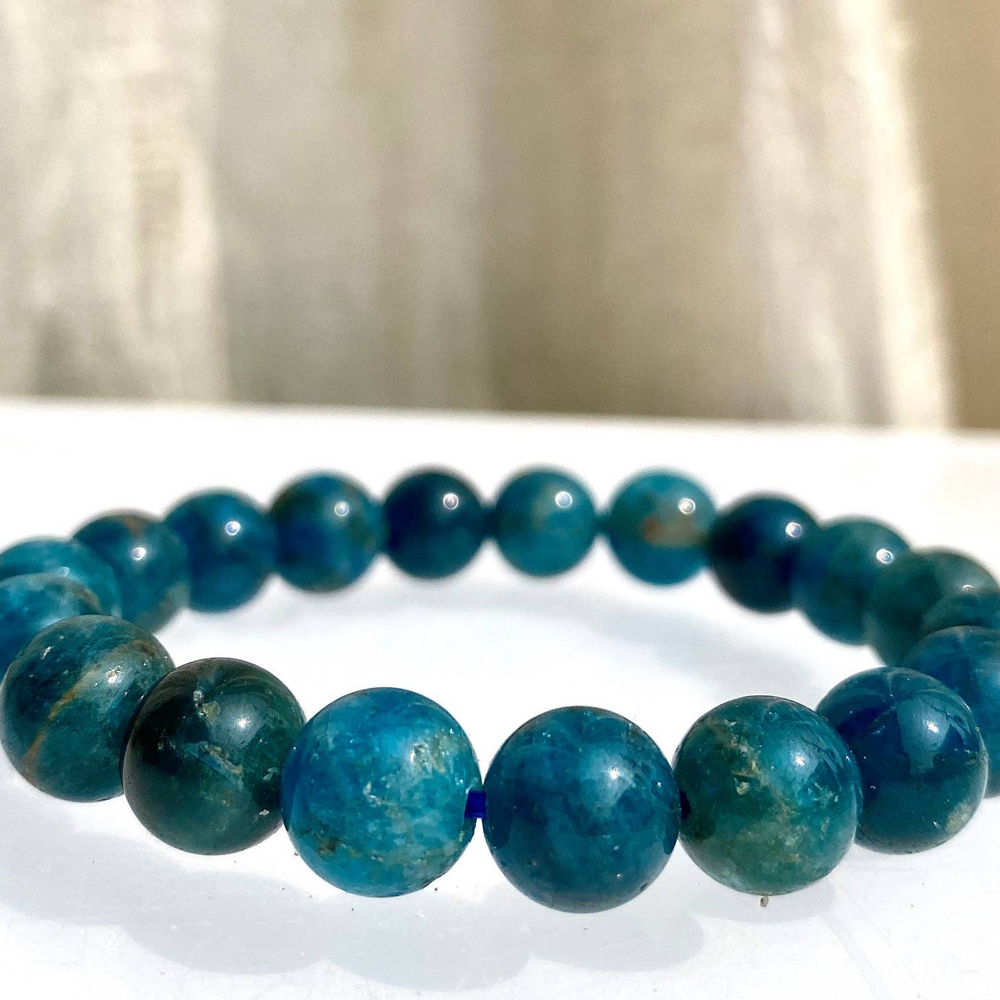 Natural Apatite Stretch Bracelet for Women - Healing Crystal Beaded Elastic Wristband for Yoga, Meditation & Positive Energy