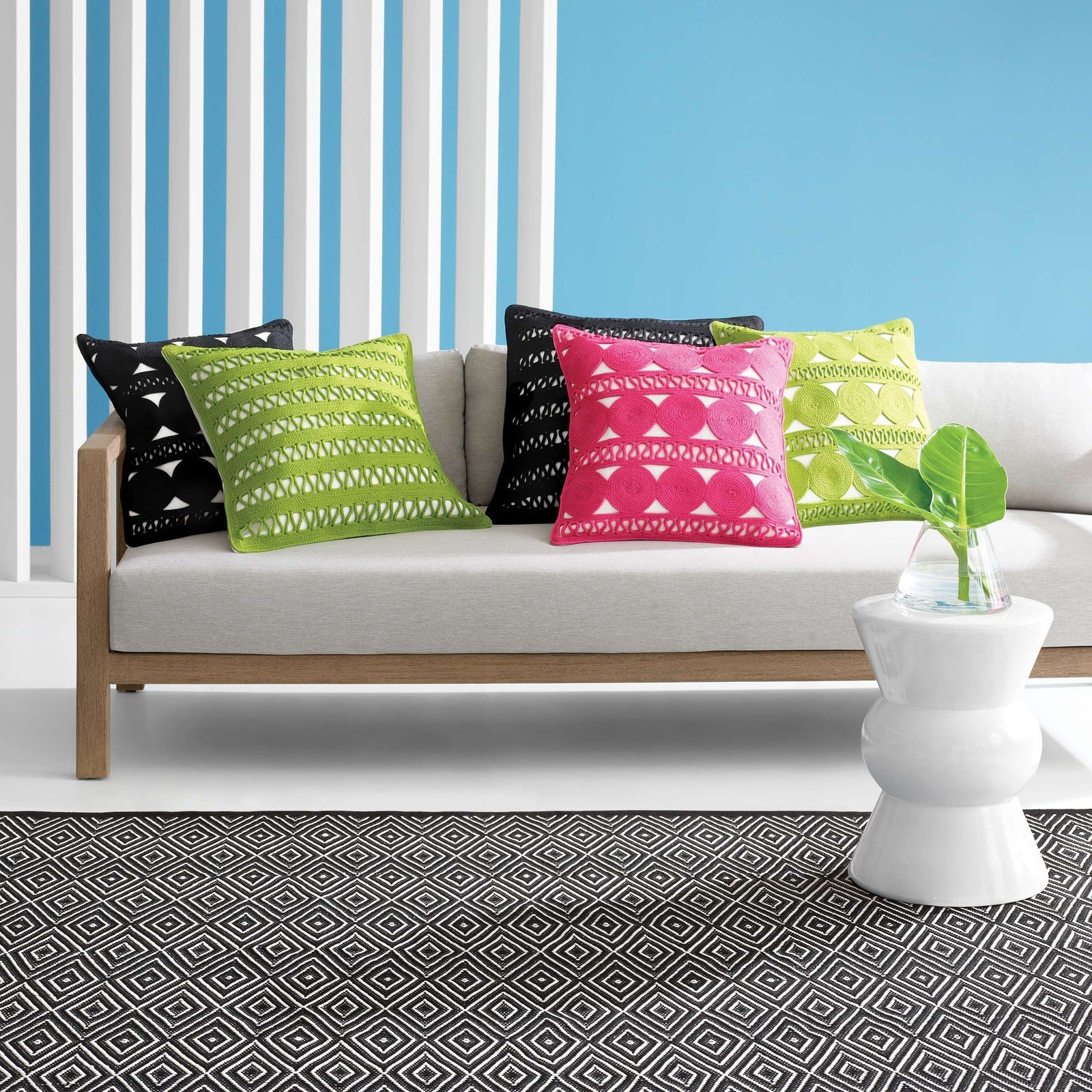 Dash & Albert Diamond Black/Ivony Indoor/Outdoor Area Rug - Waterproof & Durable for Patio, Living Room, Bedroom Decor