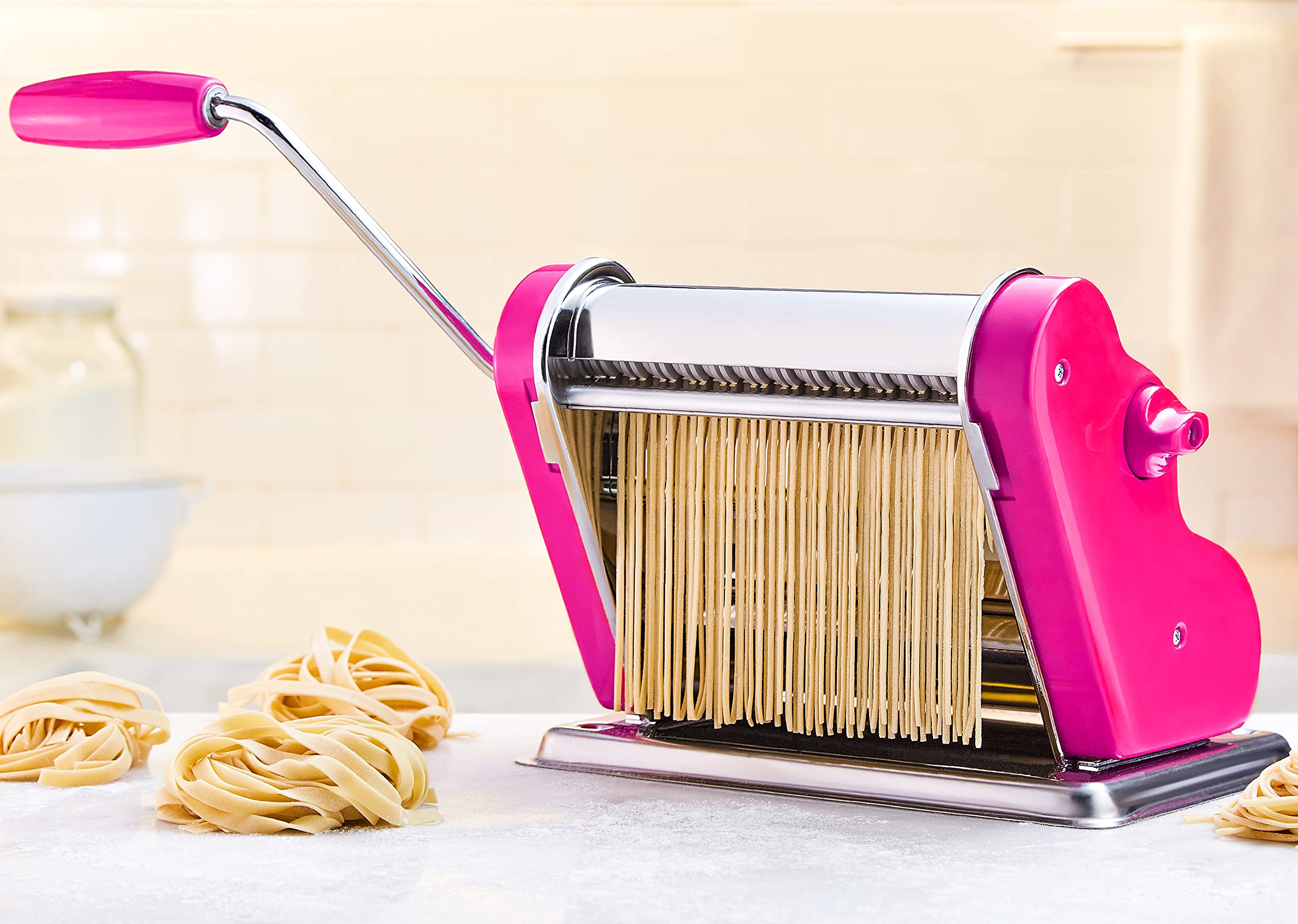 PASTALINDA Classic 200 Pasta Maker Machine - 20cm Wide Rollers, 9 Thickness Settings, 2 Cutting Options, Stainless Steel with Reinforced Hand Crank & Clamps (Fuchsia Pink) | Perfect for Homemade Pasta, Ravioli, Lasagna & Italian Cooking | Ideal Kitchen Gift for Chefs & Home Cooks