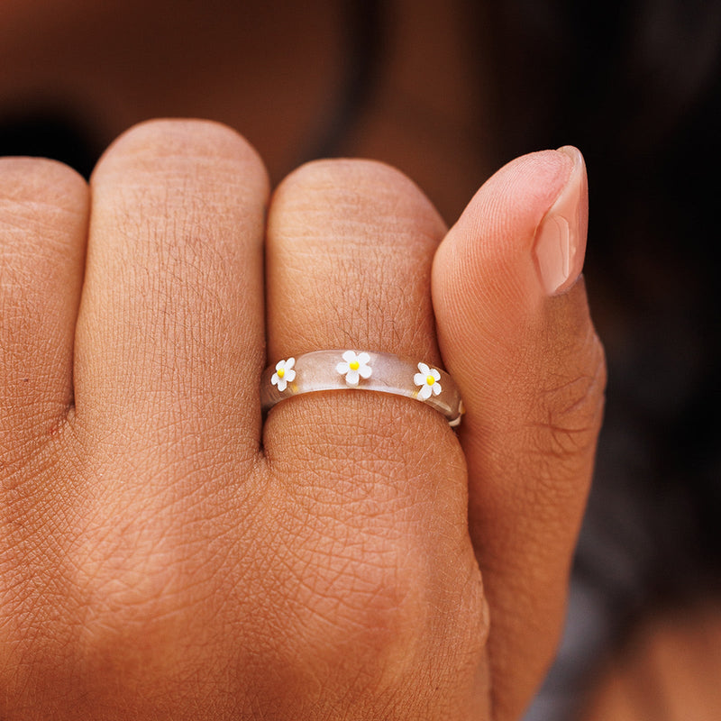 Pura Vida Daisy Resin Ring - Handmade Bohemian Flower Jewelry for Women - Perfect for Summer, Beach, and Festival Outfits