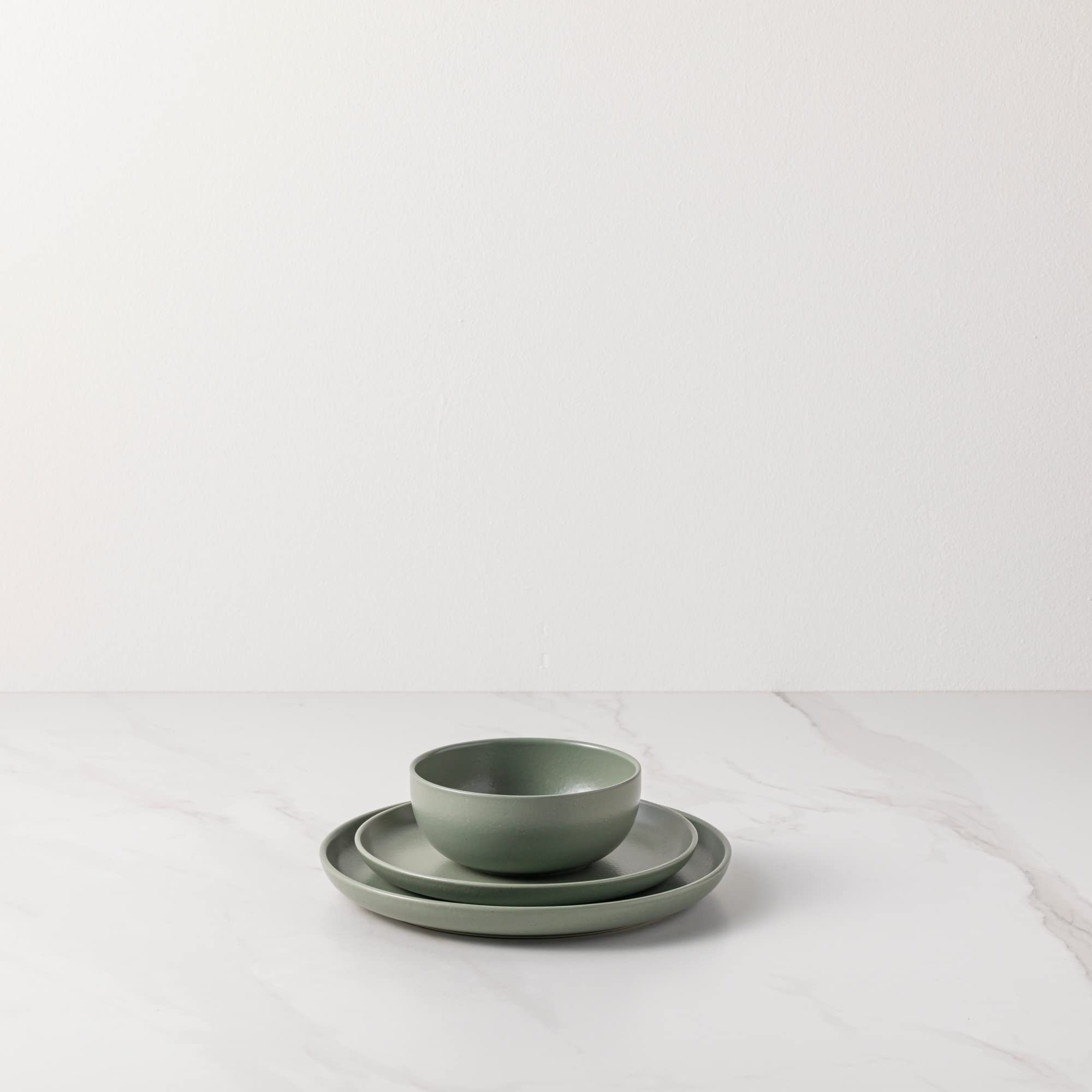 Casafina 18-Piece Ceramic Dinnerware Set for 6 - Microwave & Dishwasher Safe Stoneware Plates, Bowls & Mugs | Artichoke Green Pacifica Collection | Restaurant Quality Tableware for Everyday Dining & Entertaining