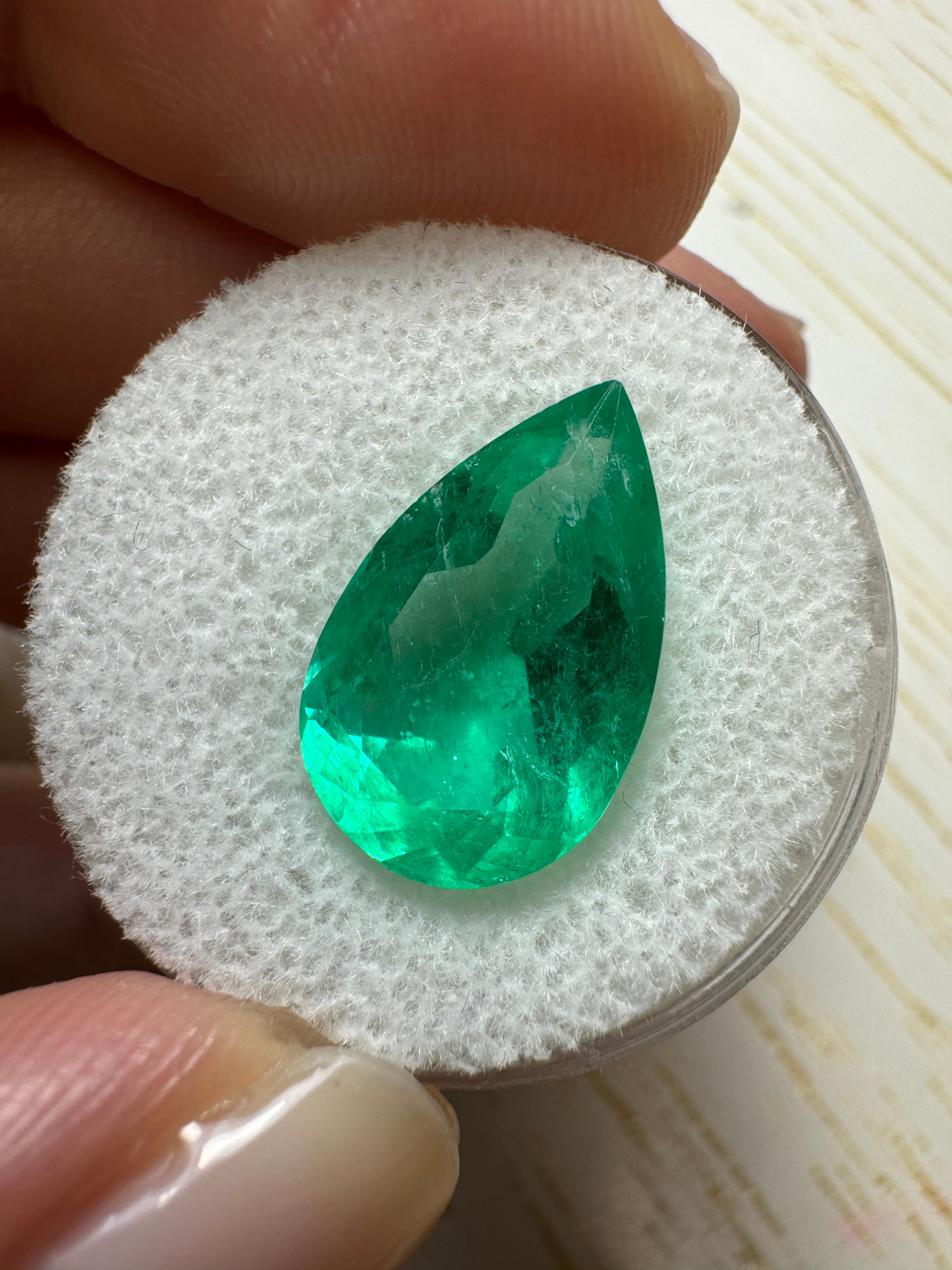 5.27 Carat 16x10mm Medium Green Natural Loose Colombian Emerald Pear Cut Gemstone for Jewelry Making, Engagement Rings & Luxury Gifts