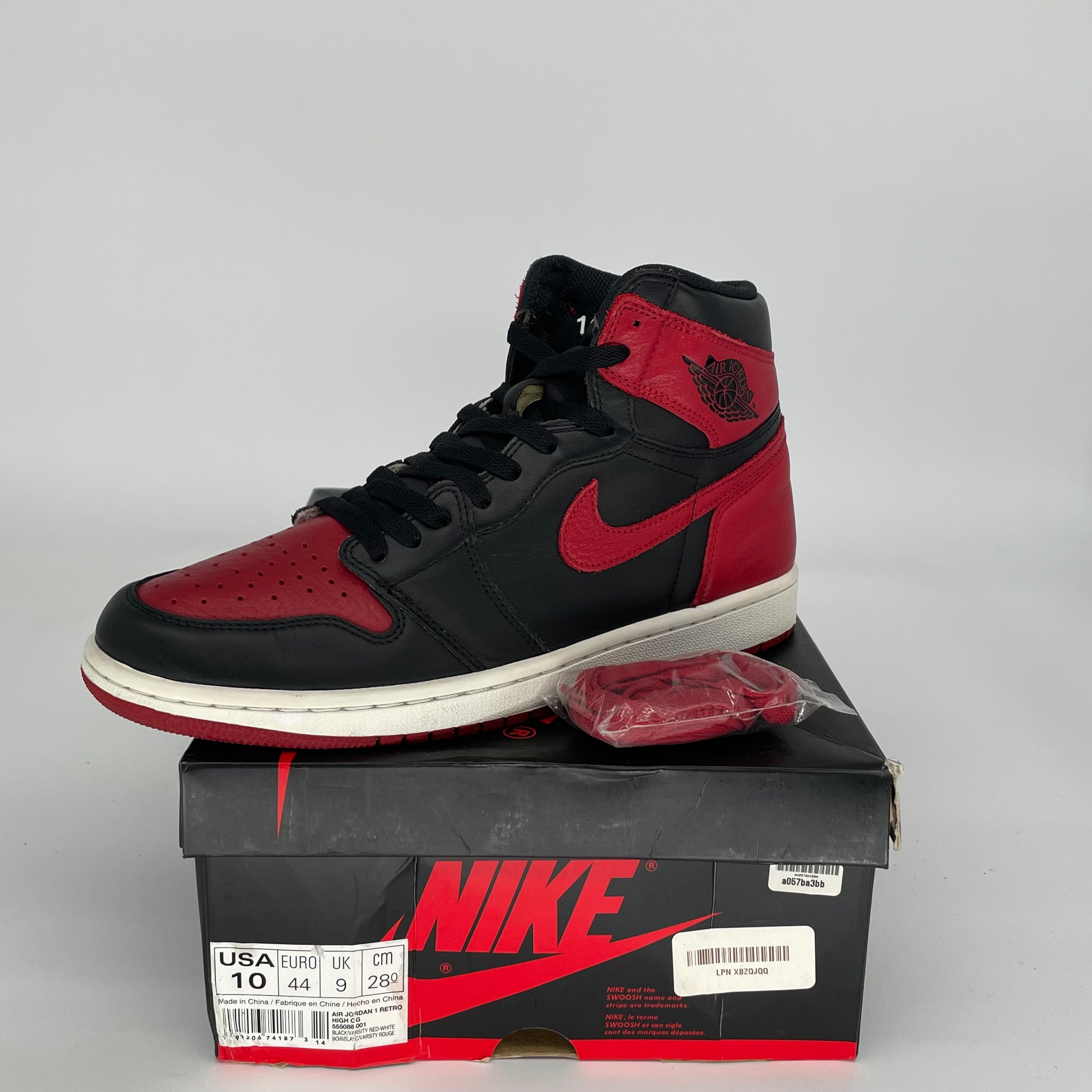 Original Air Jordan 1 Retro High OG 'Bred' Size 10 Men's Basketball Shoes 555088-001 - Perfect for Sneaker Collectors & Streetwear Fashion