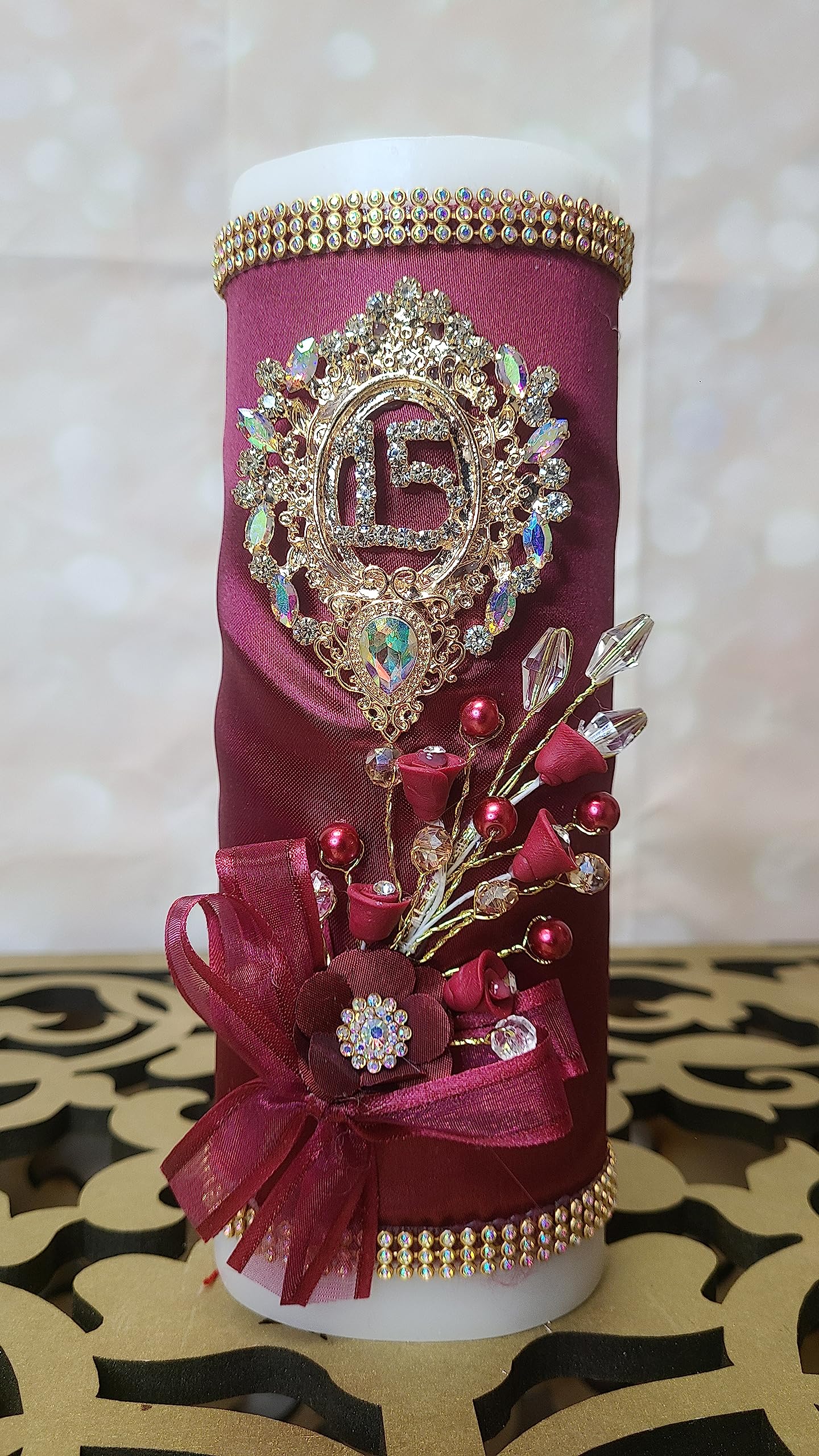 Quinceanera Candle - Single 15th Birthday Candle for Quinceañeras, Gold & Red Decorative Ceremonial Candle - Perfect for Quinceañera Celebrations, Sweet 16 Parties & Special Milestone Events