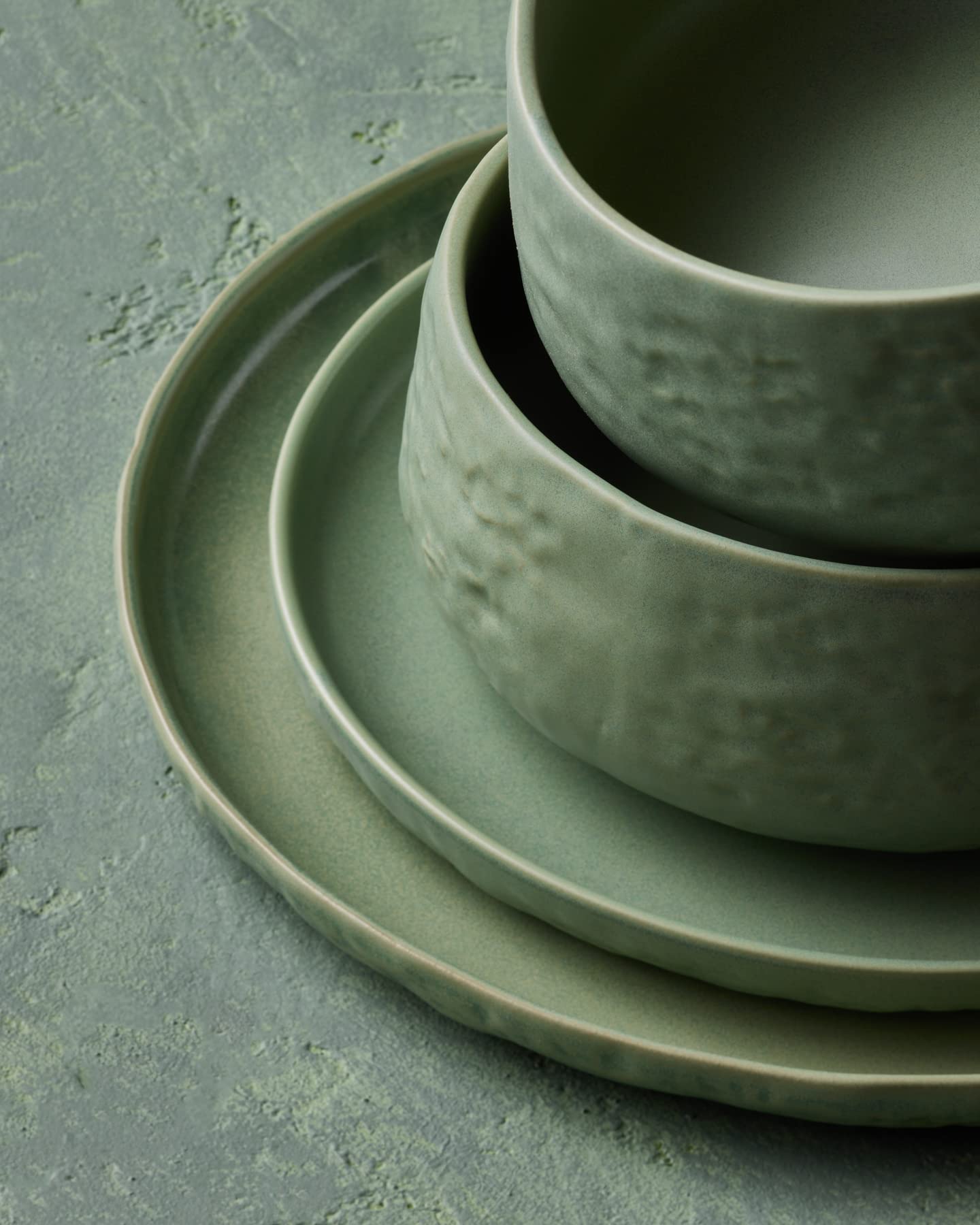 Mercer Project SHOSAI 16-Piece Stoneware Dinnerware Set - Modern Plates & Bowls Set for 4, Sage Green - Elegant Tableware for Everyday Dining, Dinner Parties & Home Decor