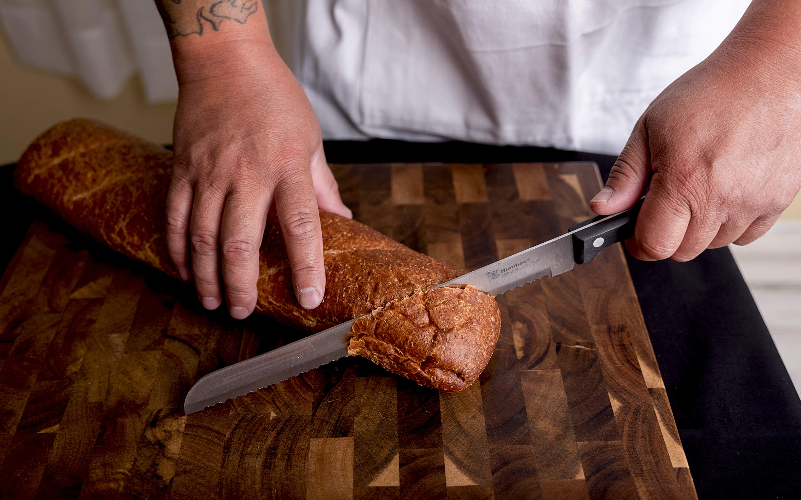 10 Inch Serrated Bread Knife with Wave Edge - Sharp Stainless Steel Blade for Slicing Bread, Cake, and Pastries - Perfect for Home Baking and Professional Kitchens