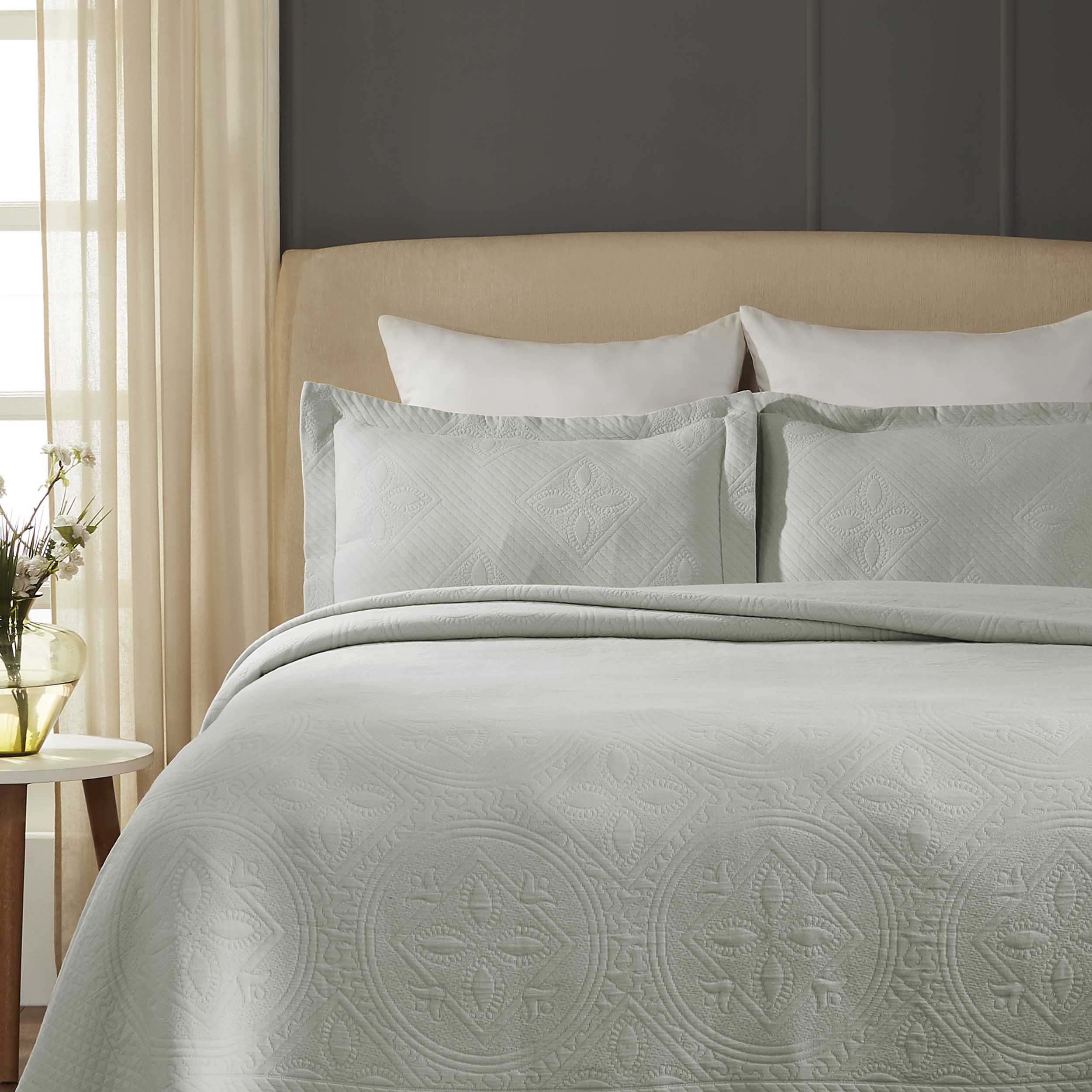 Celtic Circle Jacquard Matelasse Cotton Bedspread Set - Queen Size Luxury Bedding with Intricate Design for Master Bedroom & Guest Room Decor