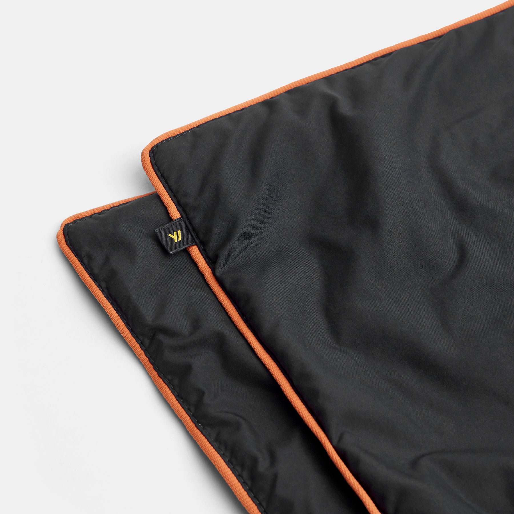 YOSEMITE Quilted Blanket - Soft Reversible All-Season Throw - Navy & Orange Plaid Design - Perfect for Couch, Bed, Sofa & Outdoor Picnics