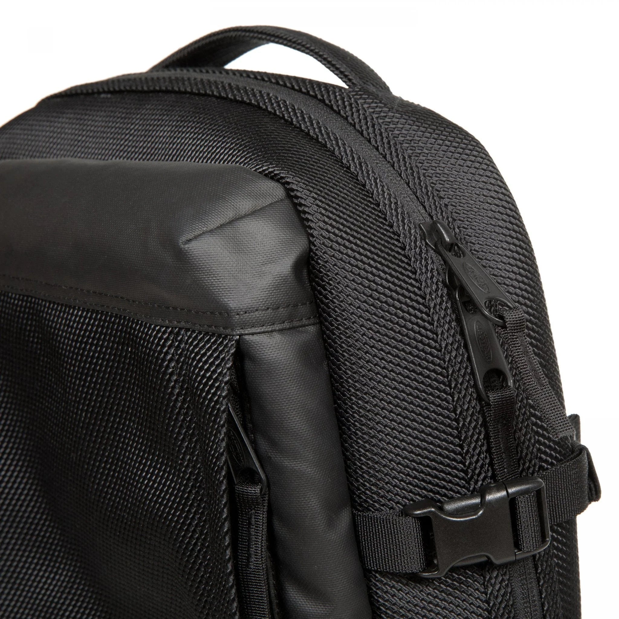 Eastpak Tecum M CNNCT Backpack - Stylish & Durable Laptop Backpack for Work, School & Travel - Water-Resistant Coat Protection for Commuters & Students
