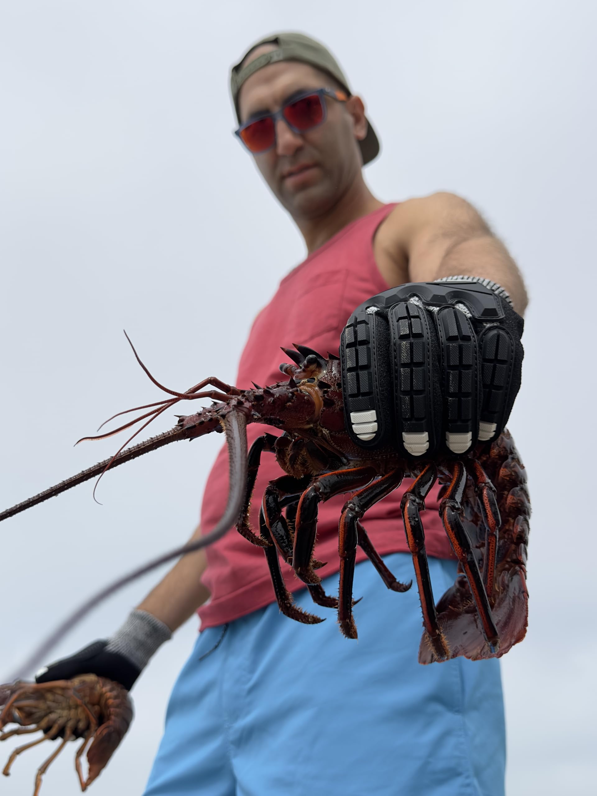 Cut Resistant Lobster Gloves - Touchscreen Compatible, Durable Crab & Spearfishing Gloves for Lobstering, Diving & Fishing - Perfect for Underwater Hunting & Marine Activities