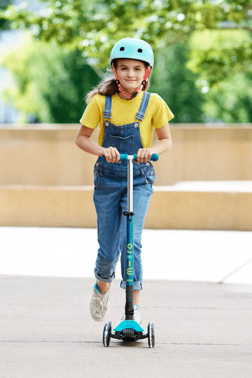 Foldable LED Scooter for Kids - Micro Kickboard Maxi Deluxe | 3-Wheel Kick Scooter with Adjustable Handlebar & Light-Up Wheels | Perfect for Commuting, School & Outdoor Play