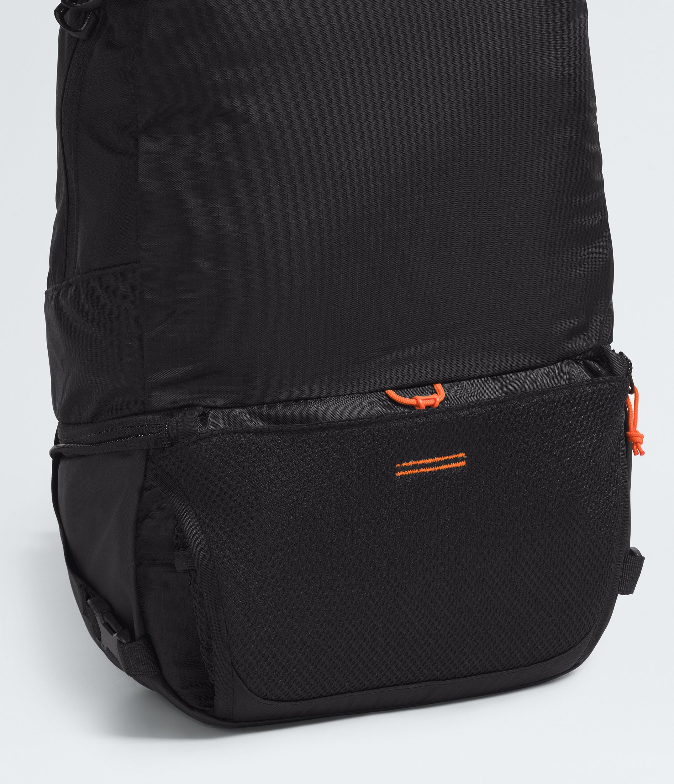 The North Face Borealis Convertible Backpack - Lightweight Hiking Daypack for Men & Women - Water-Resistant Travel & Commuter Bag for Outdoor Adventures, School & Work