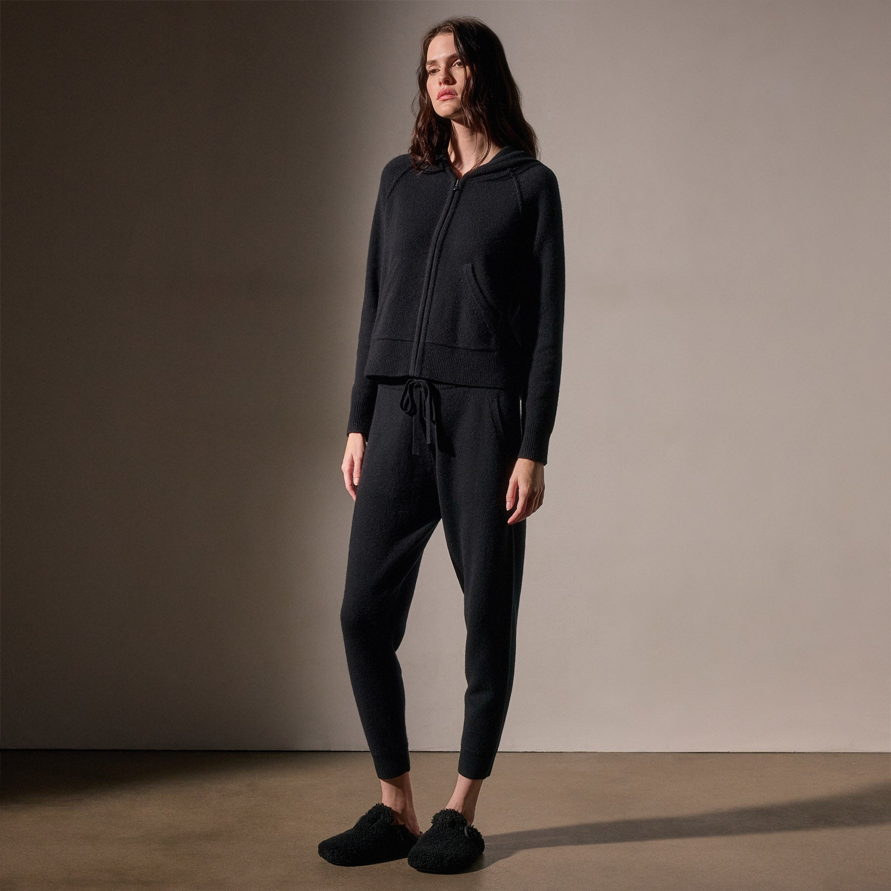 Premium Cashmere Jogger Pants for Women - Soft & Warm Black Lounge Pants - Perfect for Yoga, Travel & Relaxation at Home