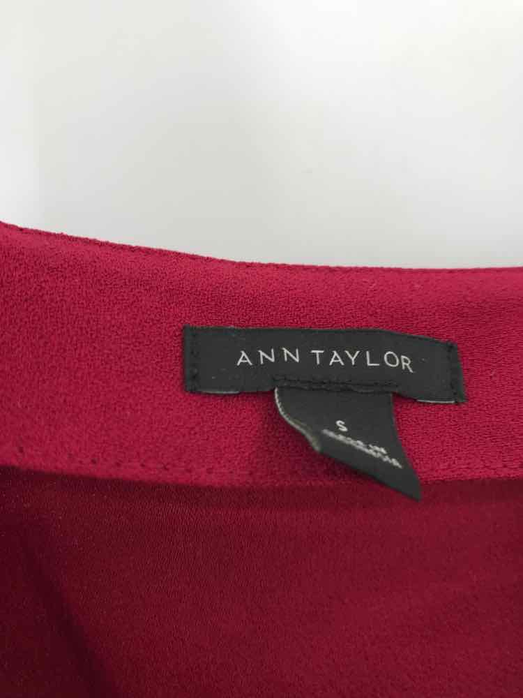 Pre-Owned Ann Taylor Red Blouse Size Small - Perfect for Work, Casual Outfits & Layering