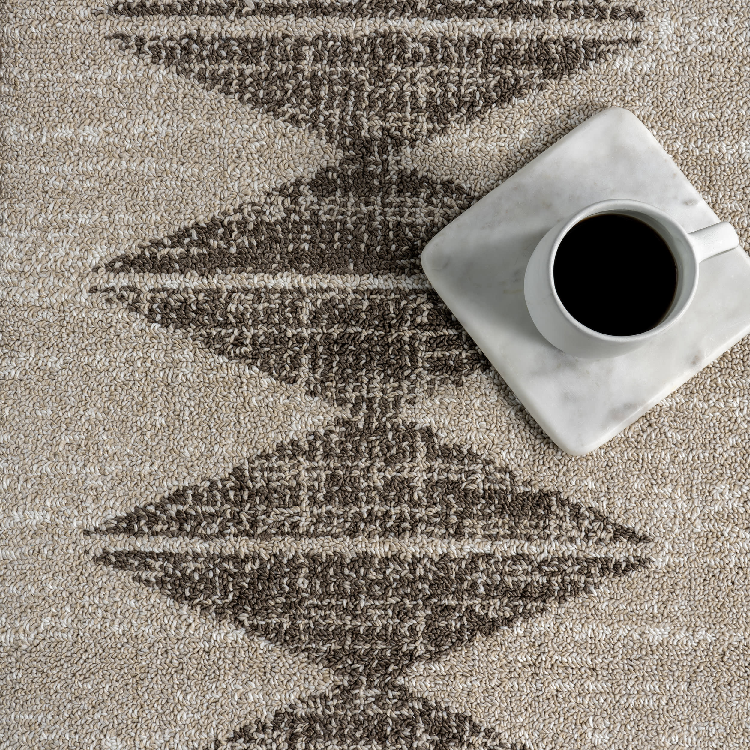 Stylish Autumn Geometric Tasseled Rug in Beige - Perfect for Living Room, Bedroom or Nursery Decor
