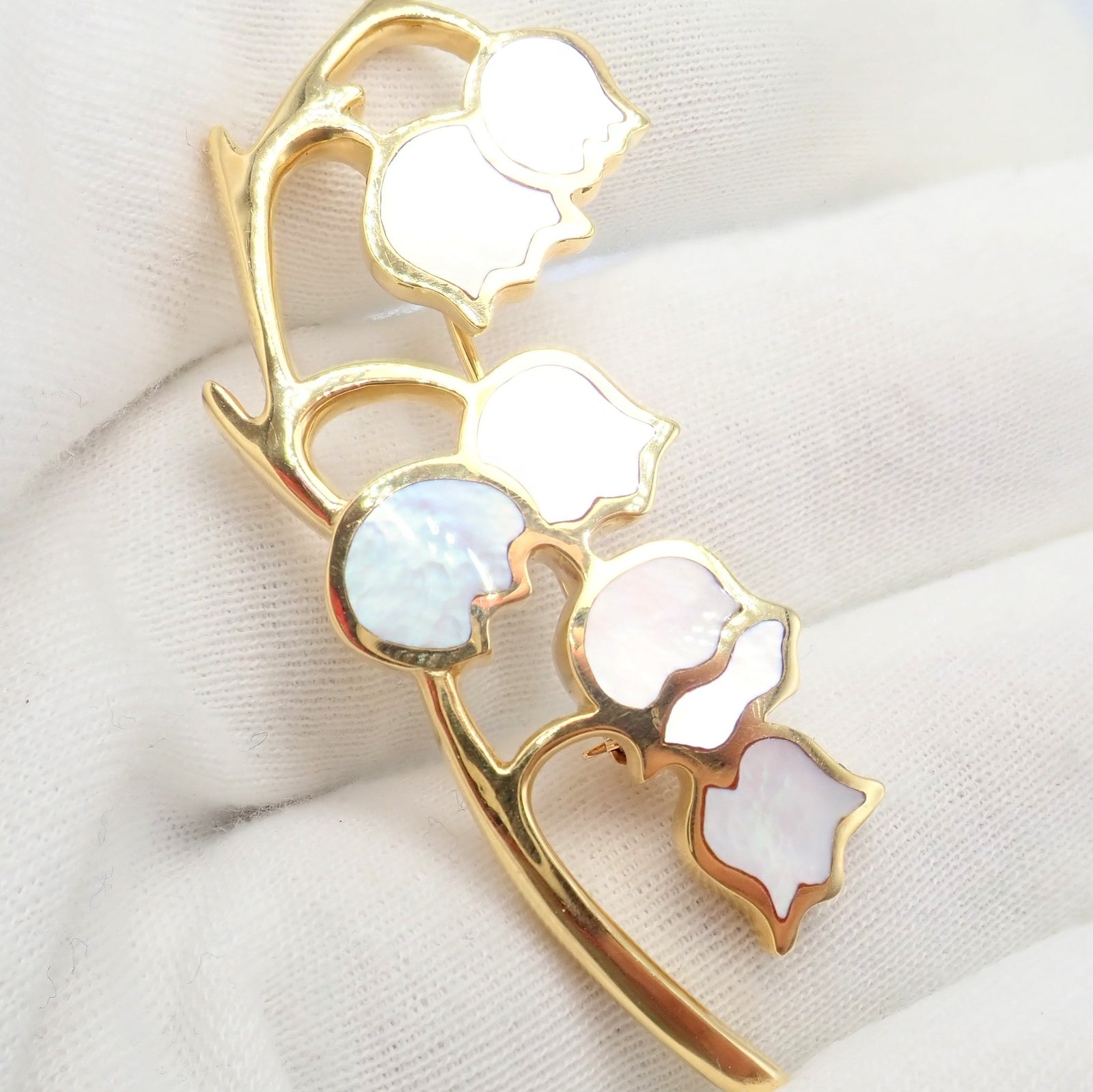 Tiffany & Co Cummings 18k Yellow Gold Mother of Pearl Lily of the Valley Flower Pin Brooch - Elegant Vintage Jewelry for Women, Perfect for Weddings, Parties & Special Occasions